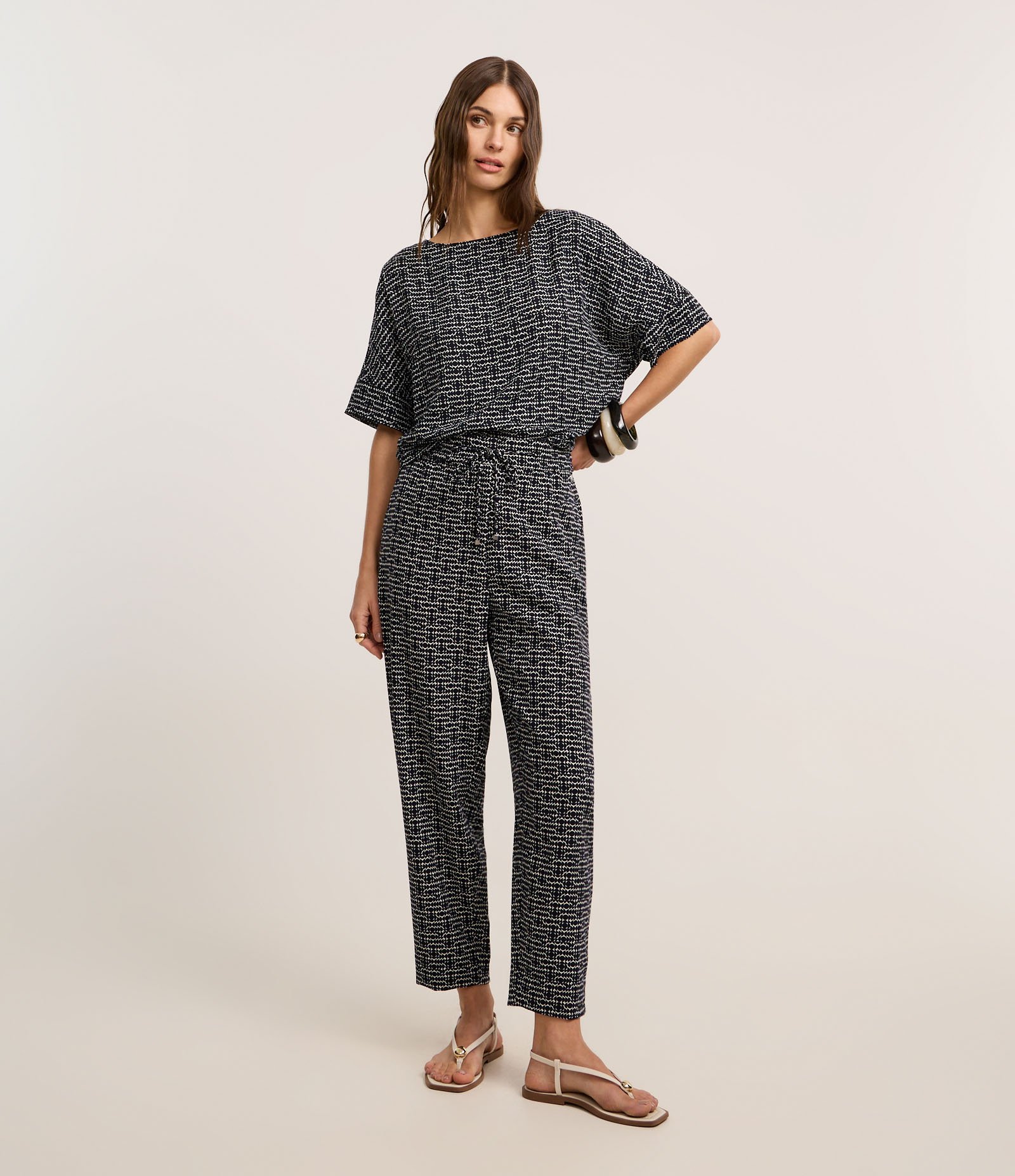 Blusa em Chiffon com Decote Redondo e Estampa Geométrica Azul Marinho 3