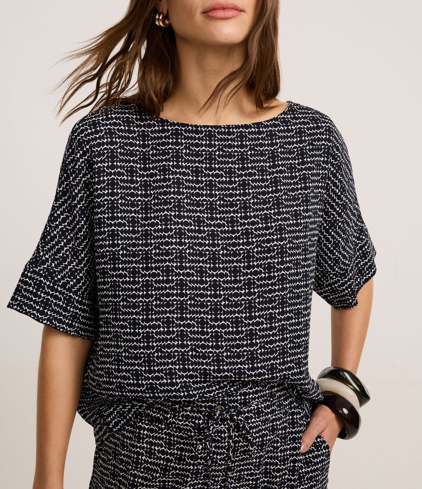 Blusa em Chiffon com Decote Redondo e Estampa Geométrica Azul Marinho 4