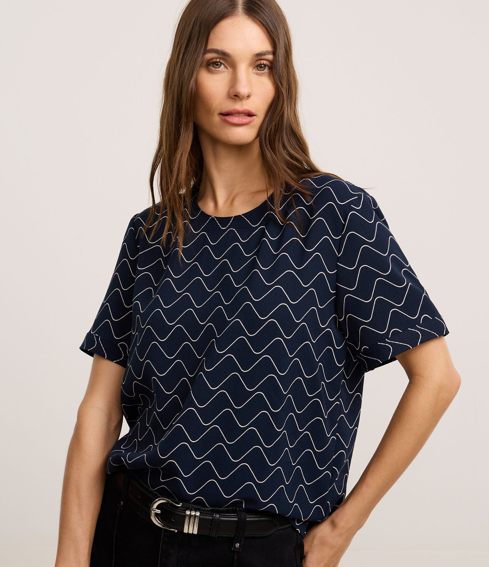Blusa em Airflow com Estampa Linhas de Ondas Azul Marinho 1