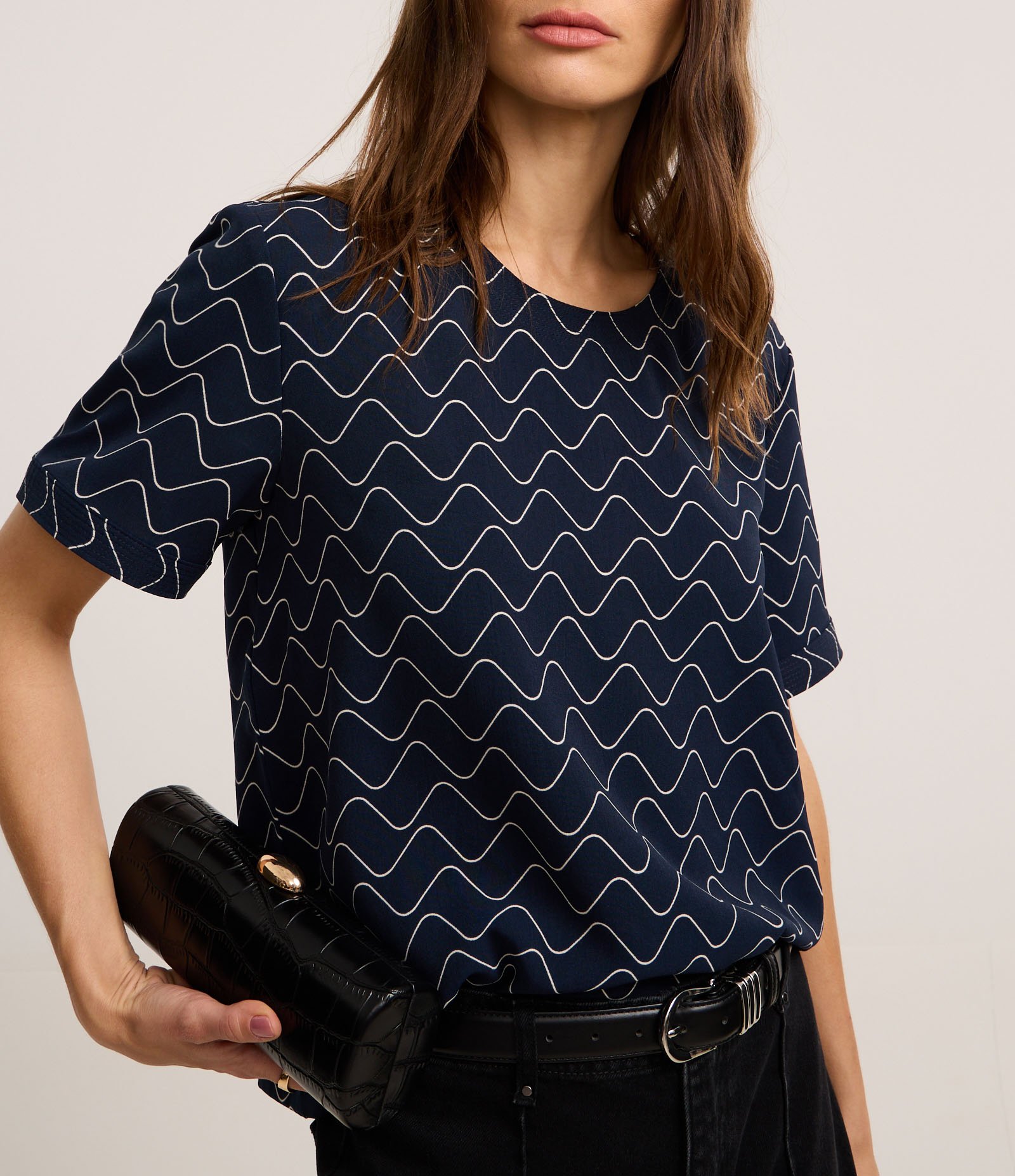 Blusa em Airflow com Estampa Linhas de Ondas Azul Marinho 3
