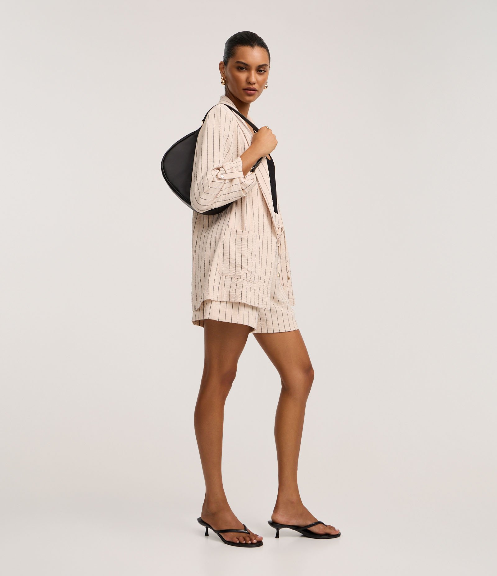 Blazer em Airflow com Listras Verticais de Fio Tinto Bege 4