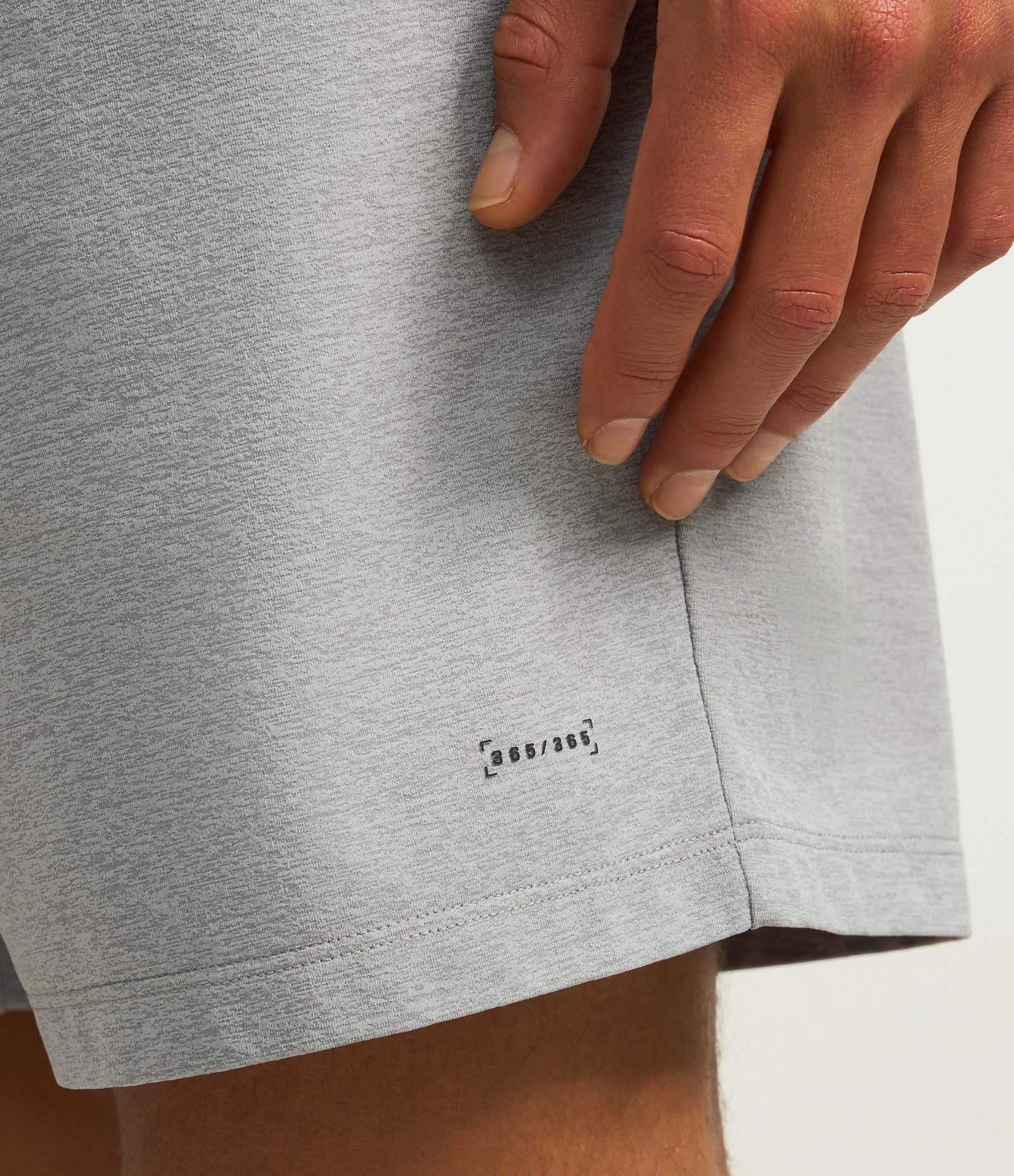 Bermuda Esportiva com Bolso Funcional com Zíper Cinza 3