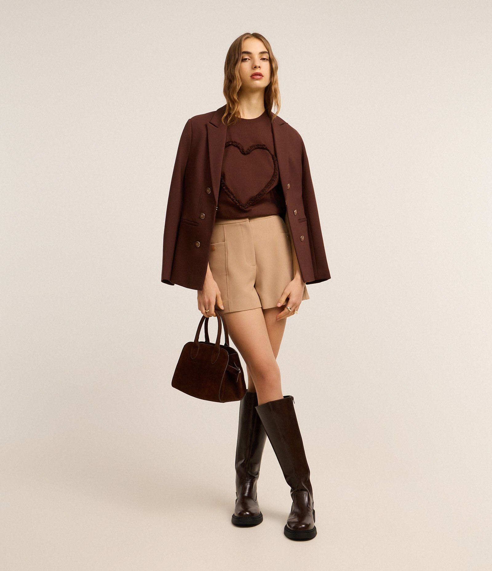 Camiseta em Algodão com Babado de Coração Marrom 2