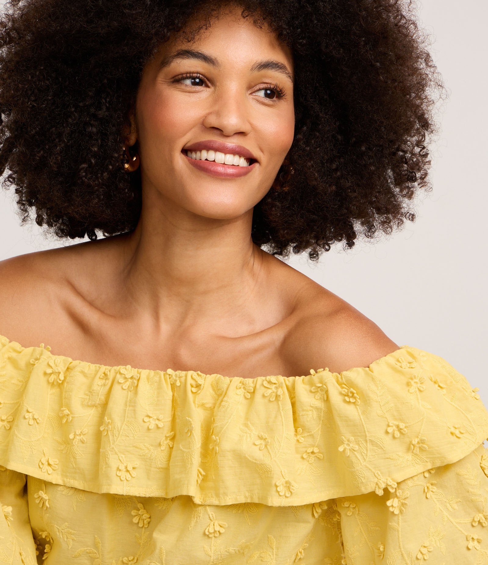 Blusa Ombro a Ombro com Babado e Bordado Floral Amarelo 3