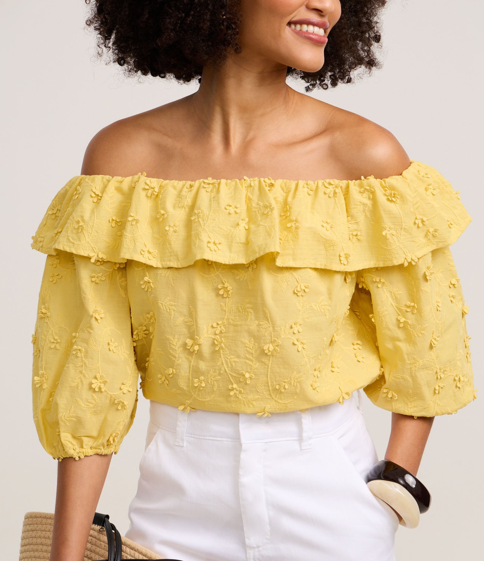 Blusa Ombro a Ombro com Babado e Bordado Floral Amarelo 4