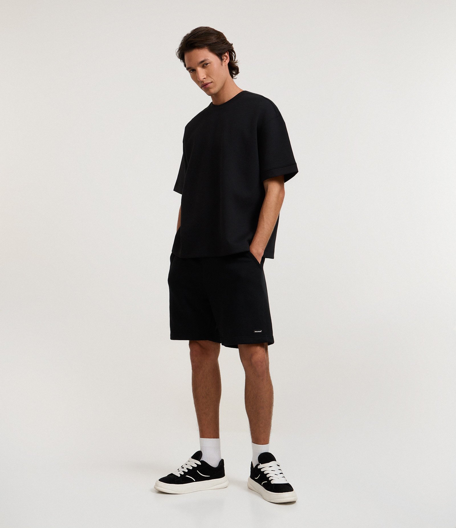 Bermuda Slim em Moletom com Felpa e Bolsos Preto 1