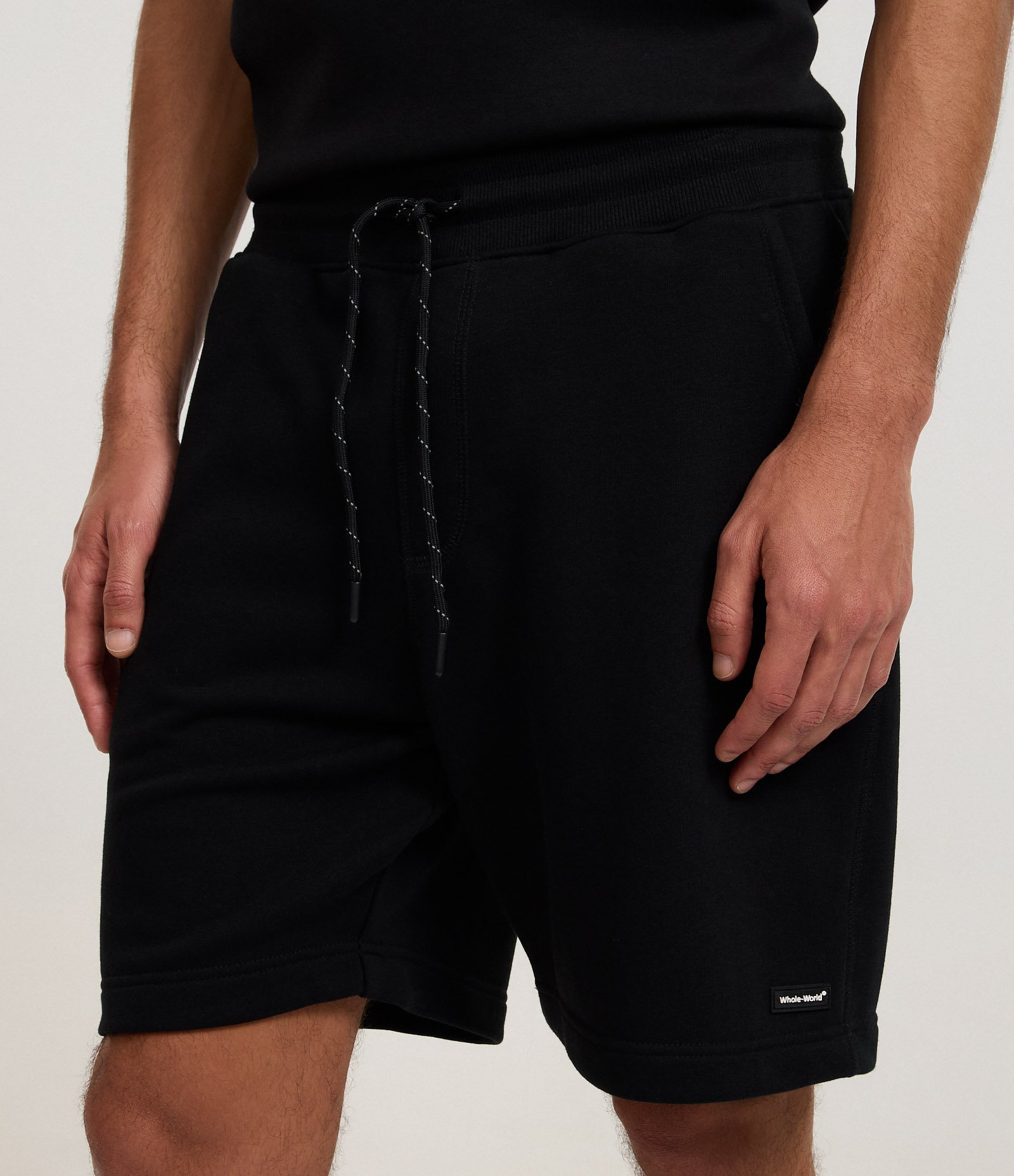 Bermuda Slim em Moletom com Felpa e Bolsos Preto 2