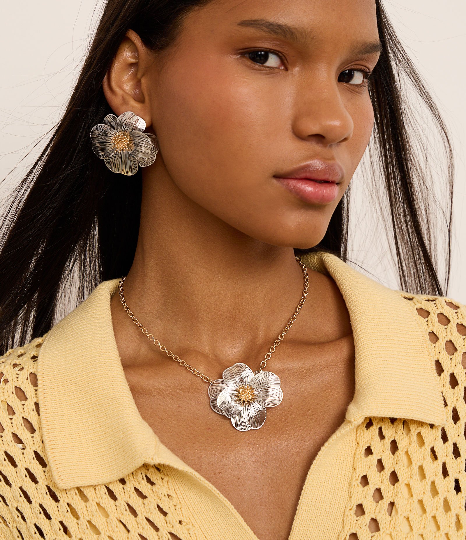 Conjunto de Colar e Brinco Formato de Flor Dourado/Bege 1