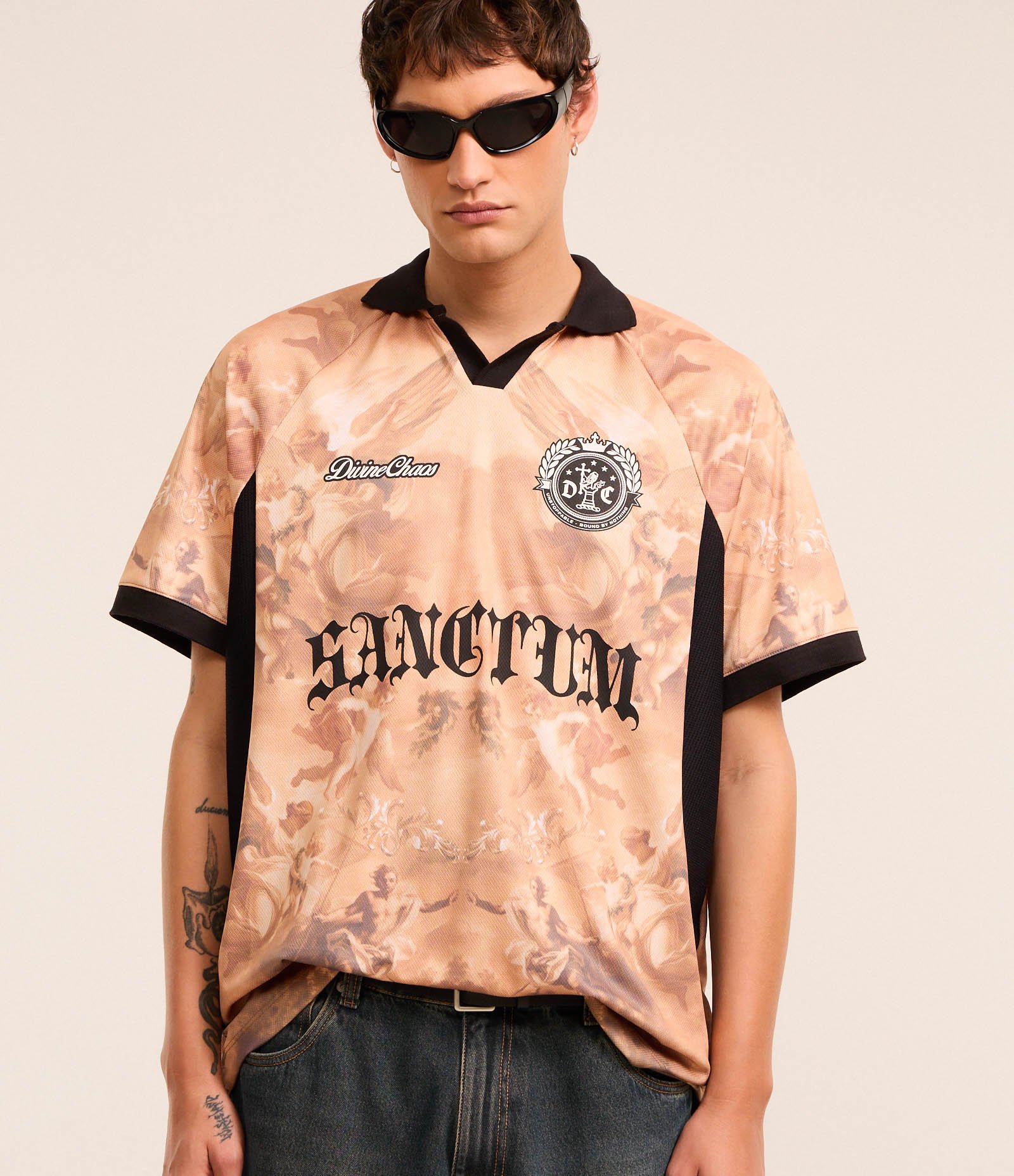 Camiseta Oversized Sportcore com Estampa Angelical e Lettering Bege 1