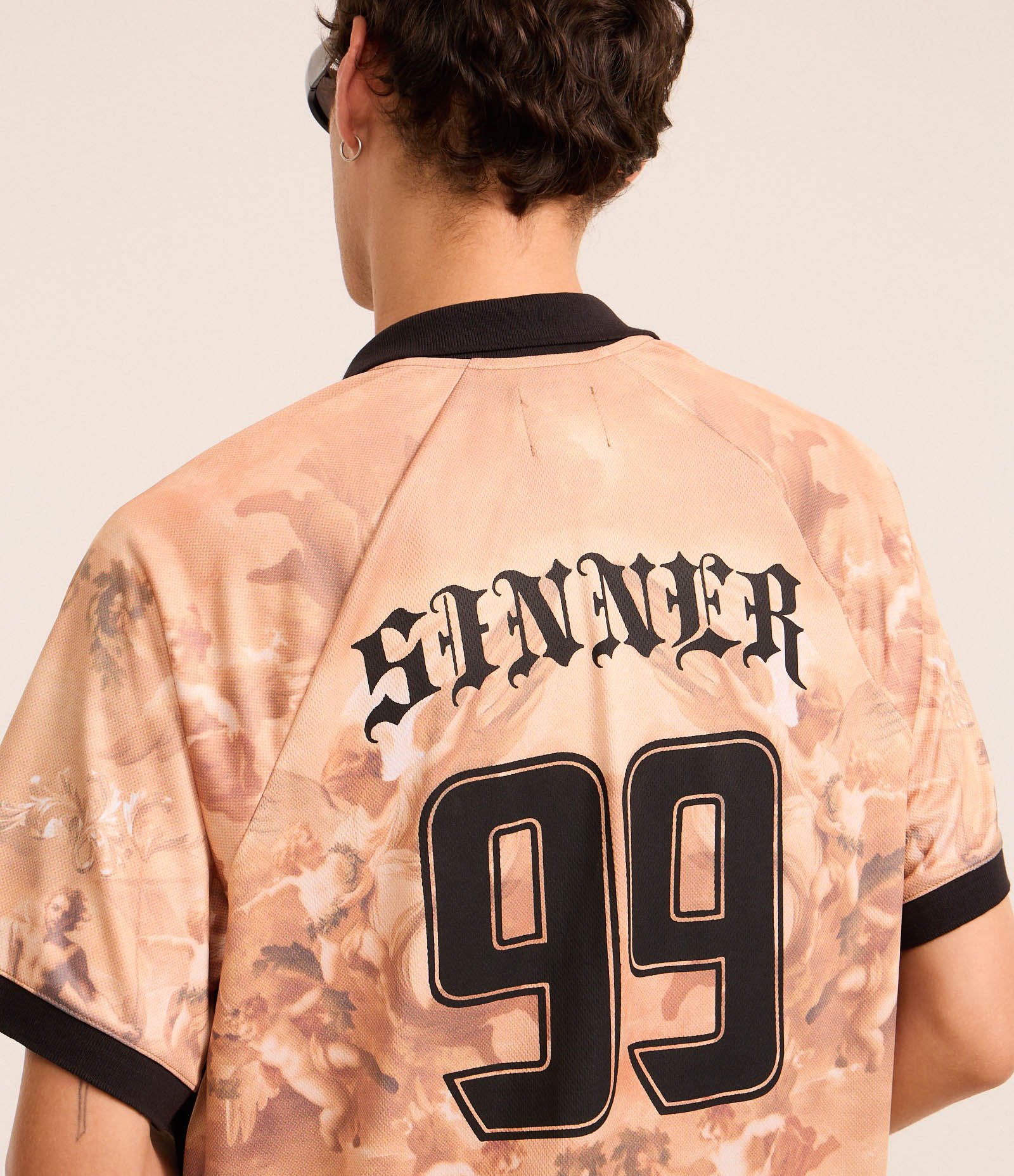 Camiseta Oversized Sportcore com Estampa Angelical e Lettering Bege 3