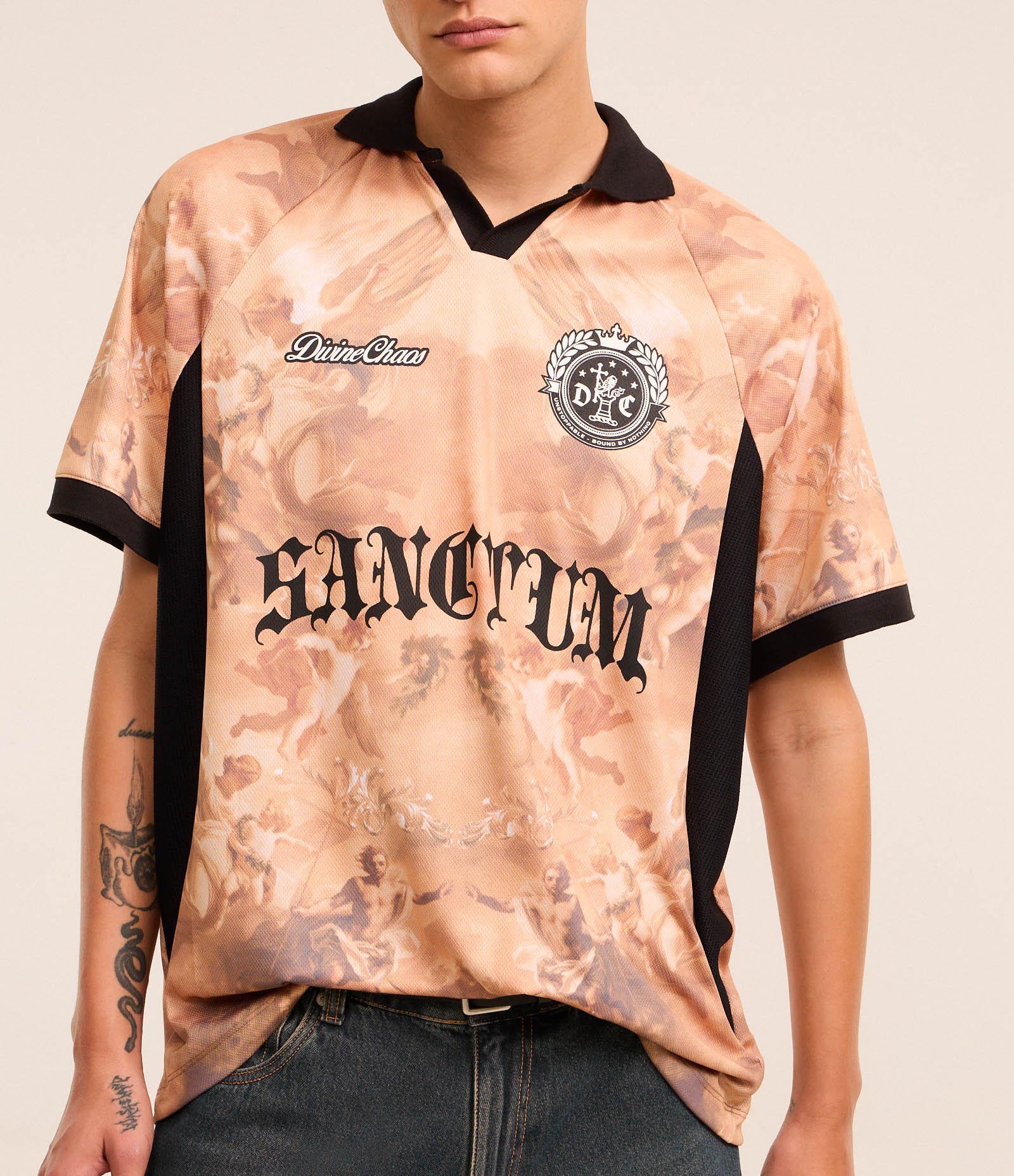 Camiseta Oversized Sportcore com Estampa Angelical e Lettering Bege 5