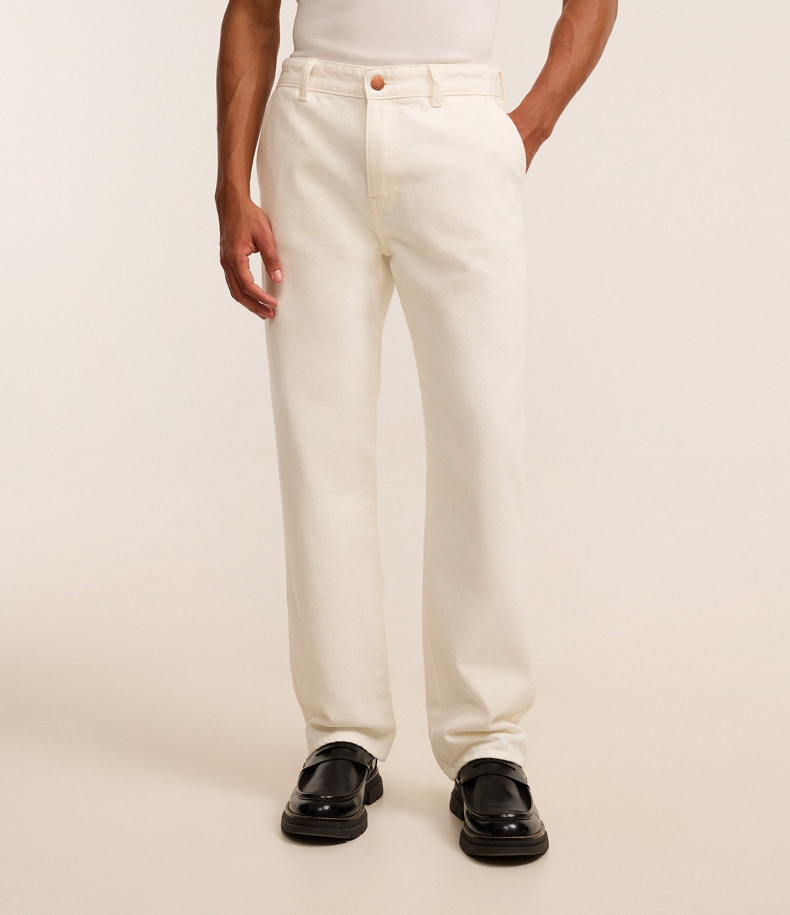 Calça Reta em Sarja com Etiqueta Aplicada Branco 2