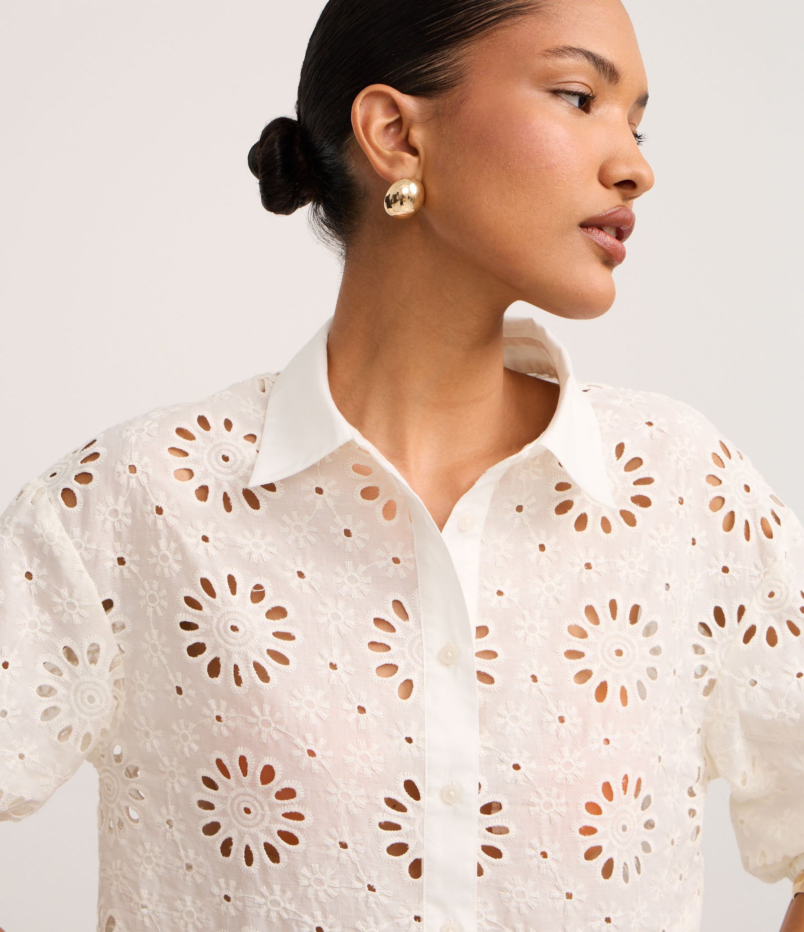 Camisa em Laise com Bordados nos Furos e Barra Nuvem Branco 3