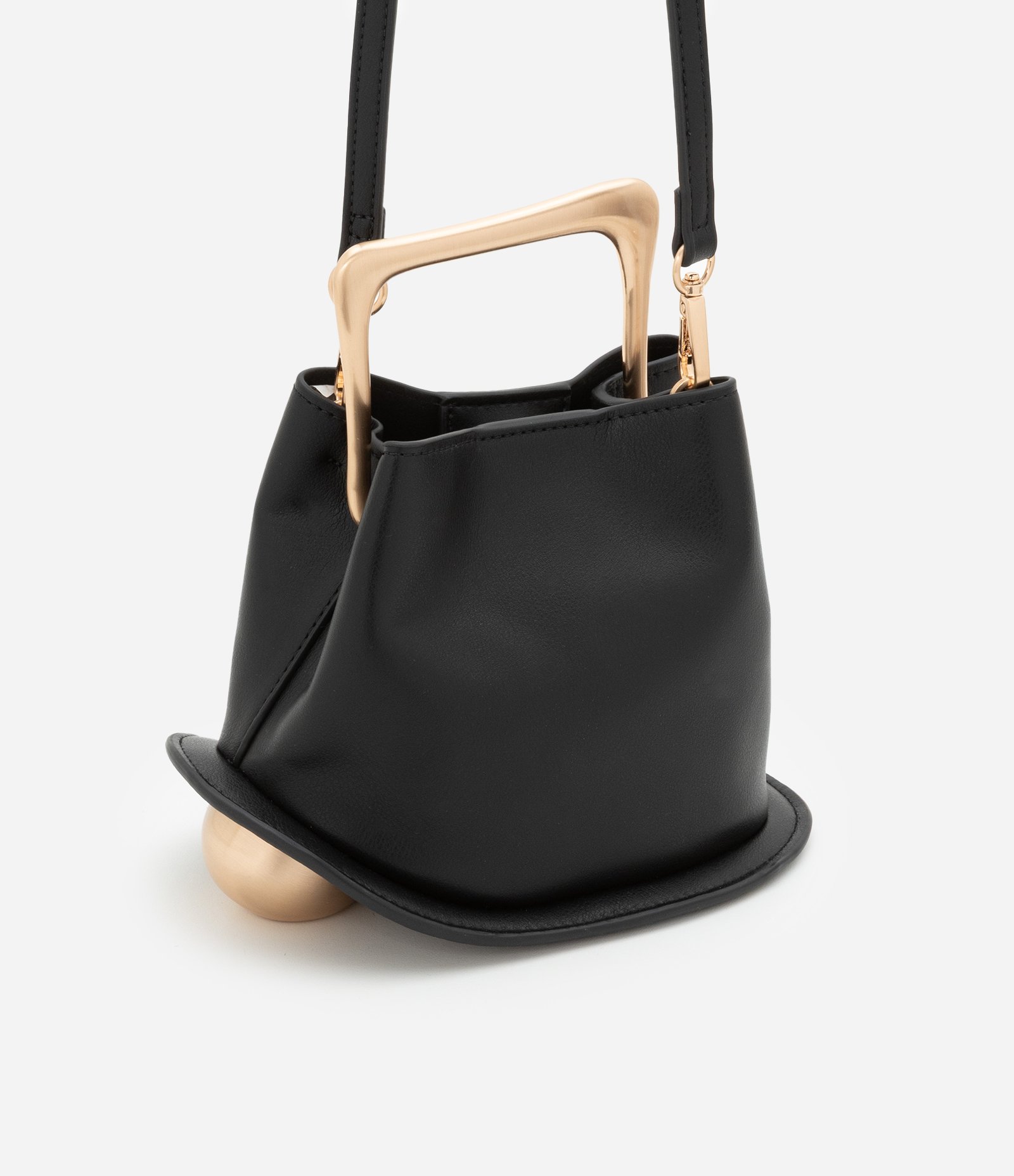Bolsa Bucket Pequena com Alça de Mão em Metal Base Bola em Metal Preto 2
