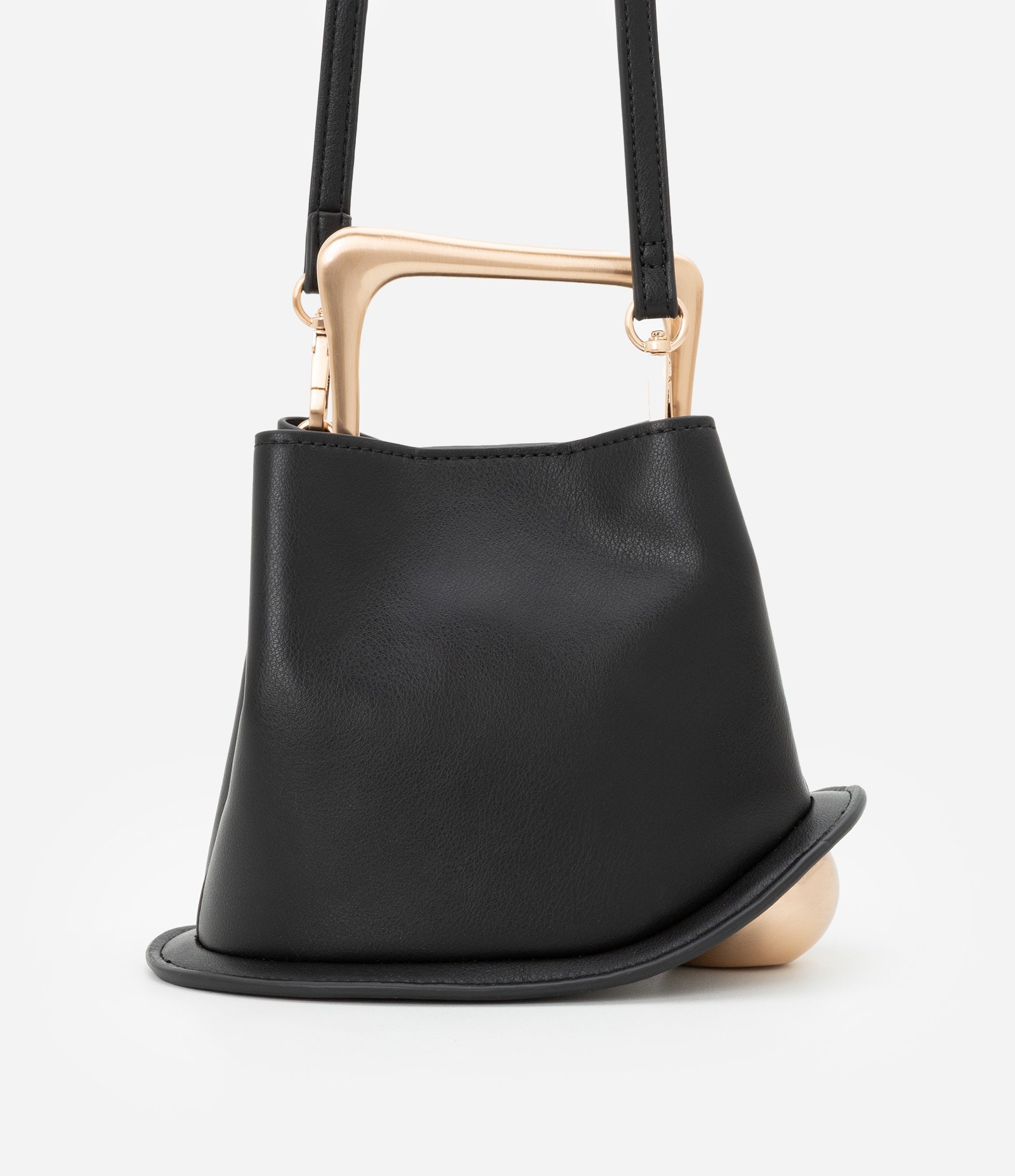 Bolsa Bucket Pequena com Alça de Mão em Metal Base Bola em Metal Preto 4