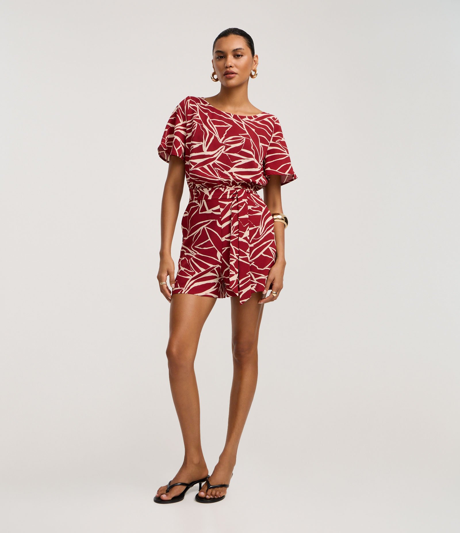 Macaquinho em Airflow com Amarração e Estampa Abstrata Bordô/Bege 2