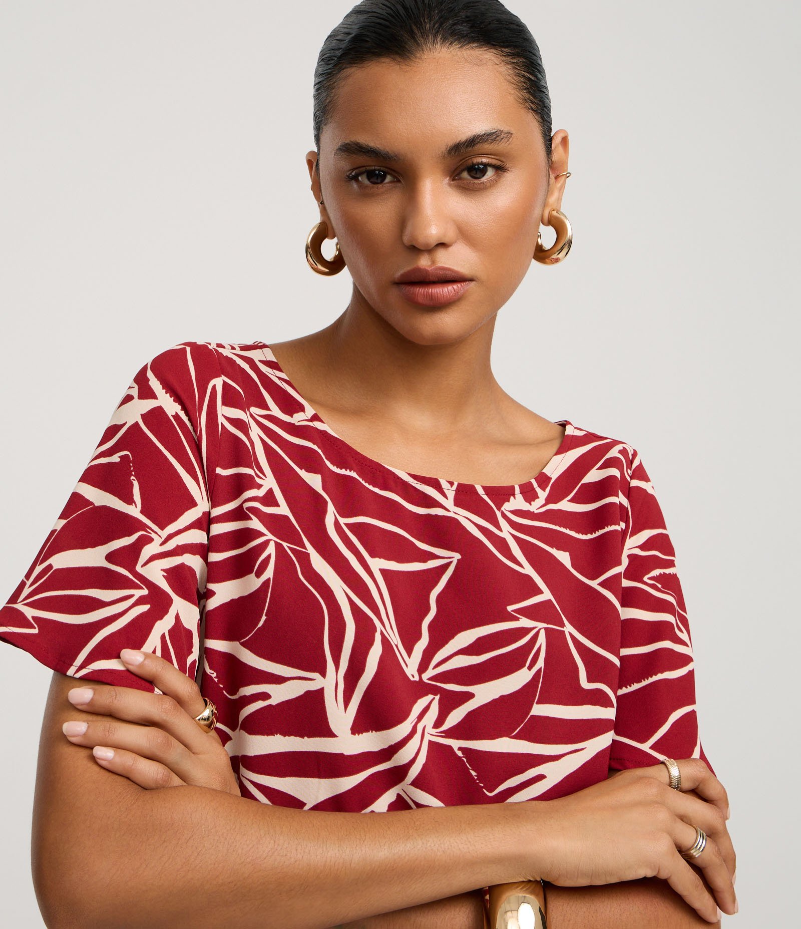 Macaquinho em Airflow com Amarração e Estampa Abstrata Bordô/Bege 3