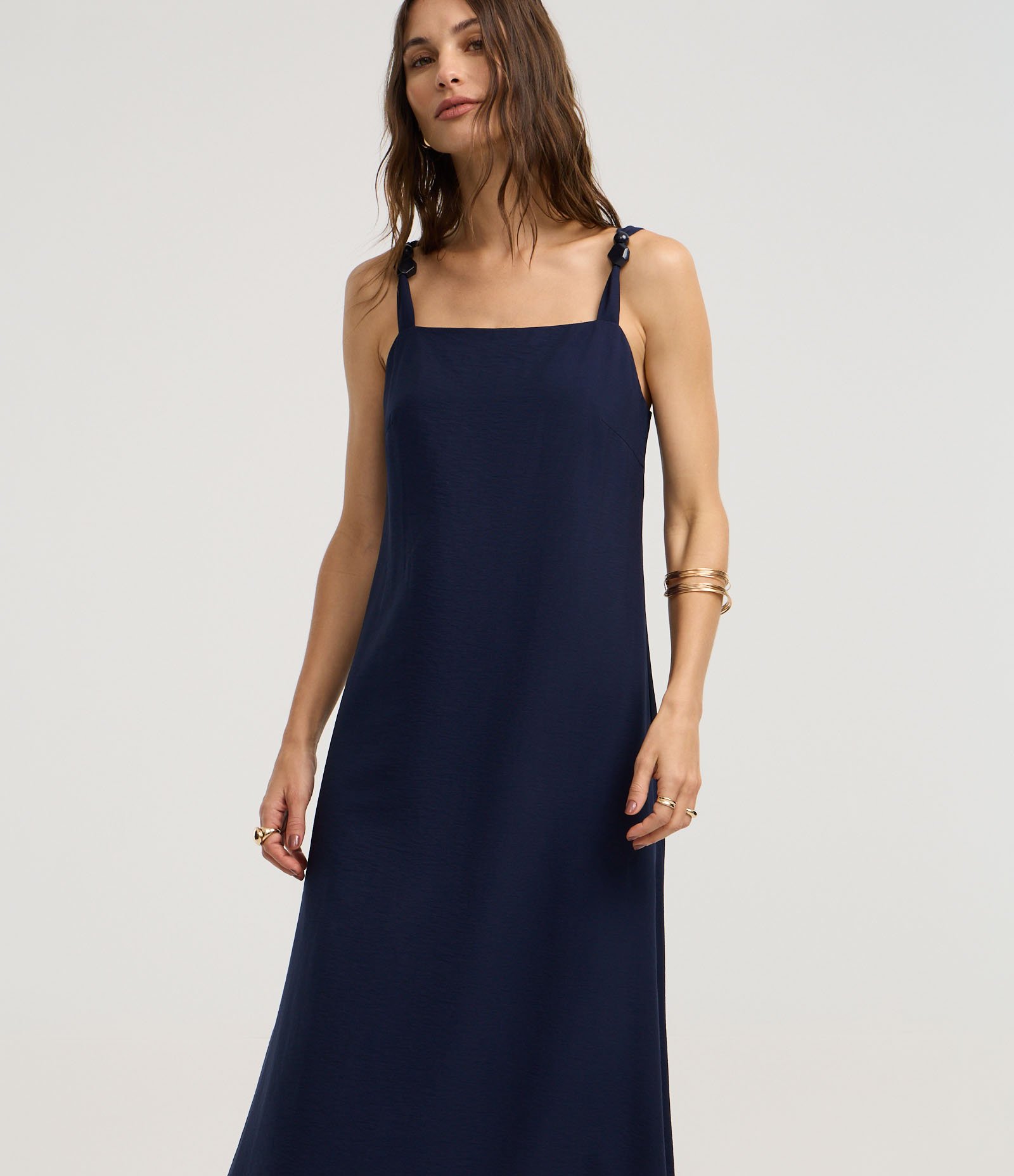 Vestido Evasê Midi em Viscose com Aviamento na Alça Azul Marinho 2