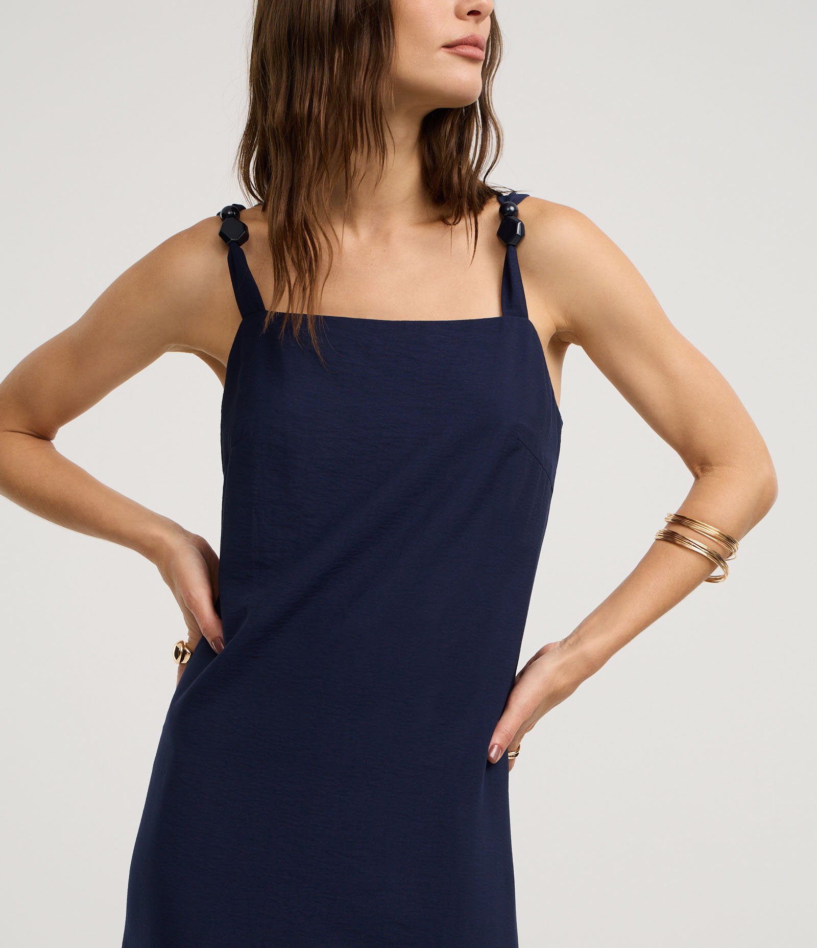 Vestido Evasê Midi em Viscose com Aviamento na Alça Azul Marinho 4