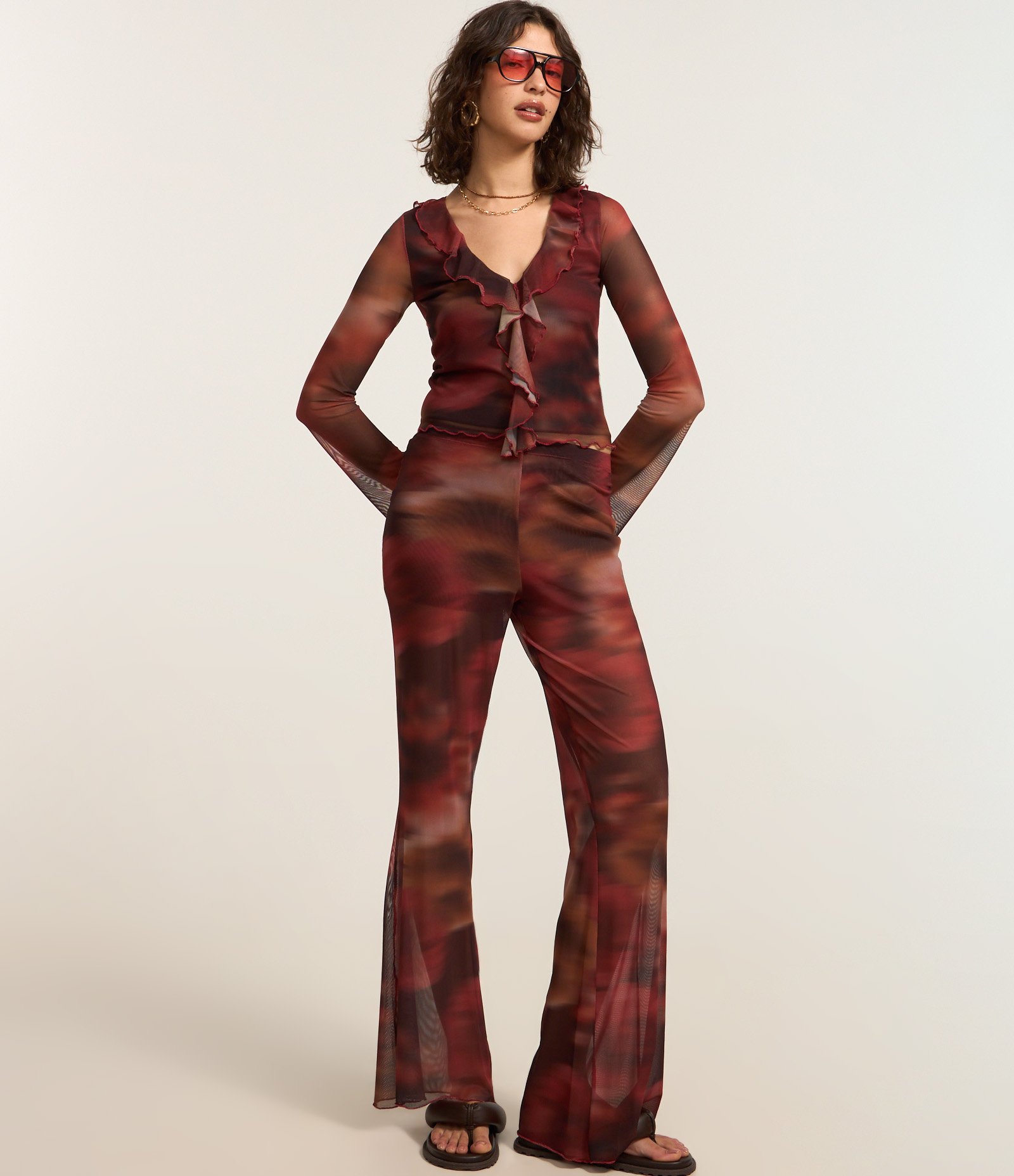 Blusa em Tule com Estampa Abstrata e Decote V com Babados Vermelho 2