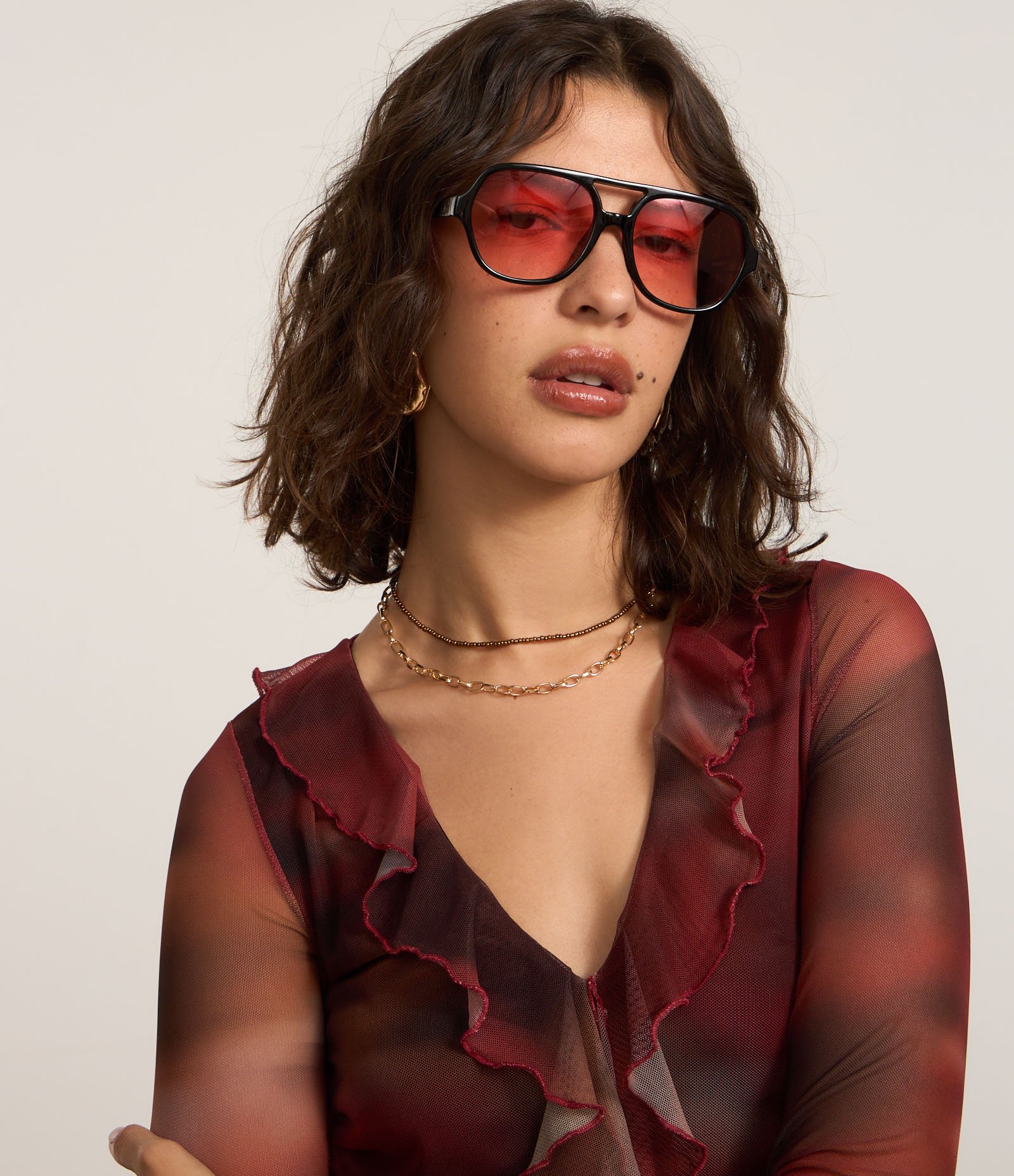 Blusa em Tule com Estampa Abstrata e Decote V com Babados Vermelho 4