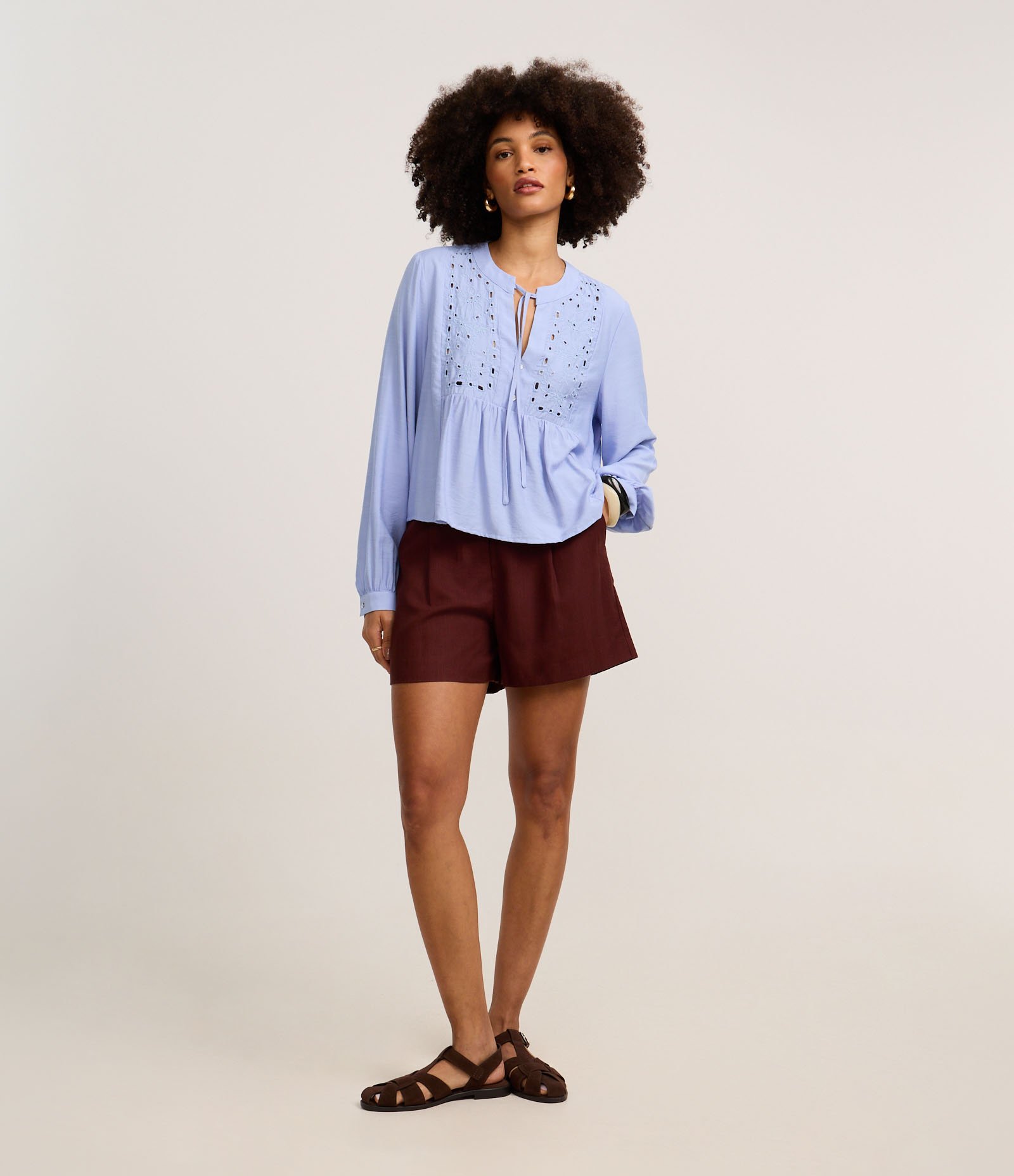 Blusa Bata em Laise com Gola Padre e Bordado Floral Azul 3