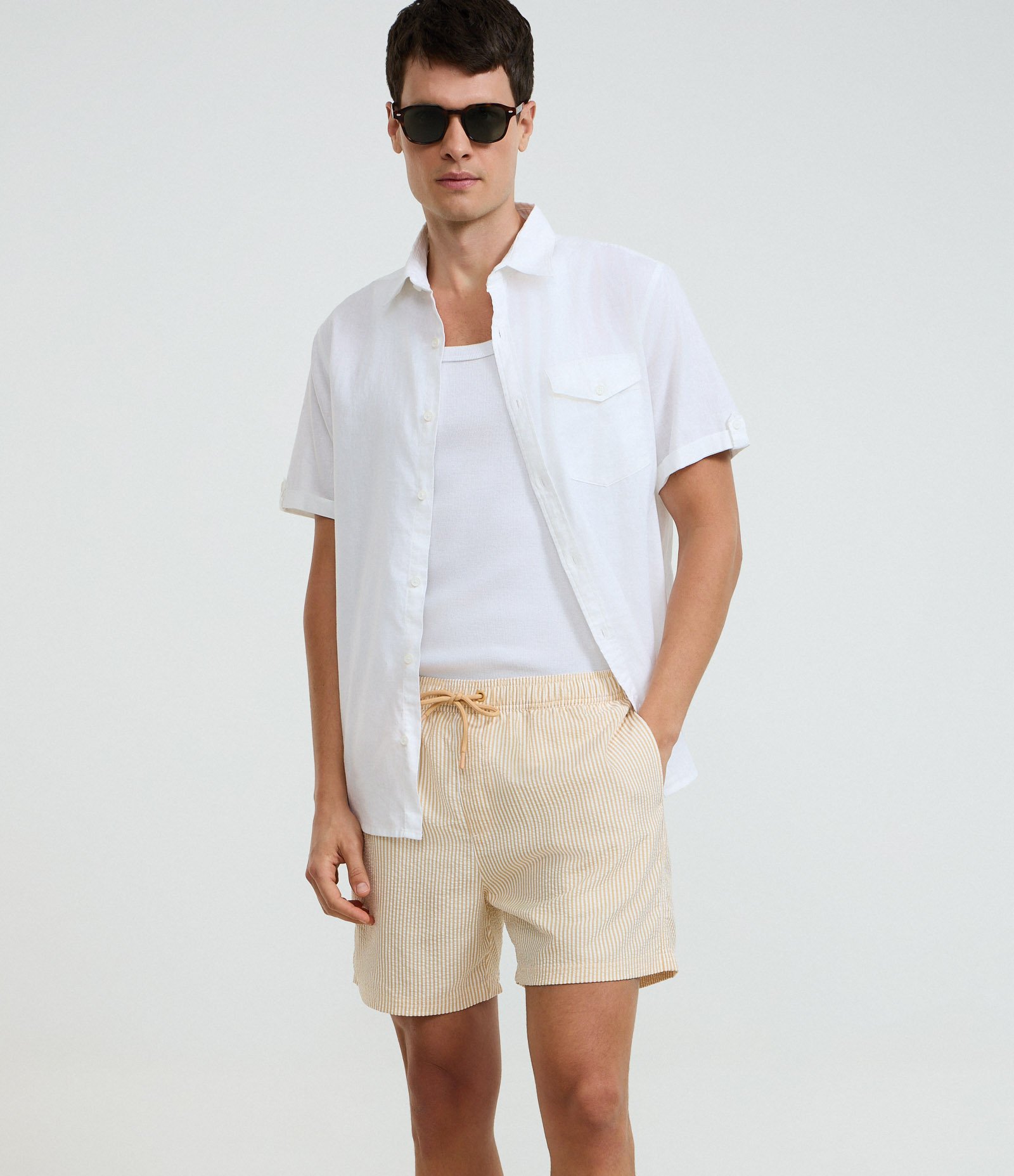 Bermuda de Praia Listrada em Microfibra com Textura Anarruga Amarelo 3