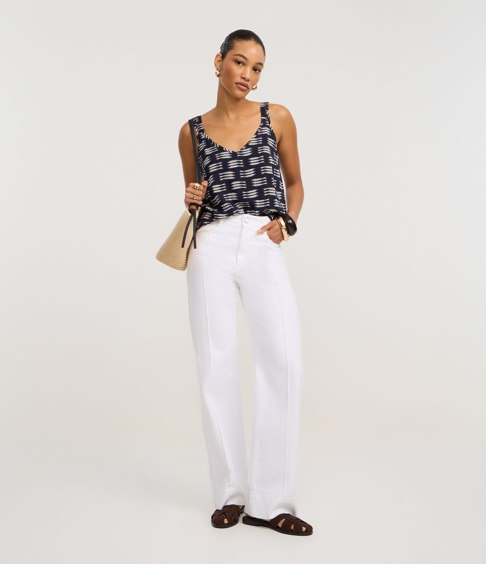 Blusa em Viscose com Decote V e Estampa de Peixes Azul Marinho 2