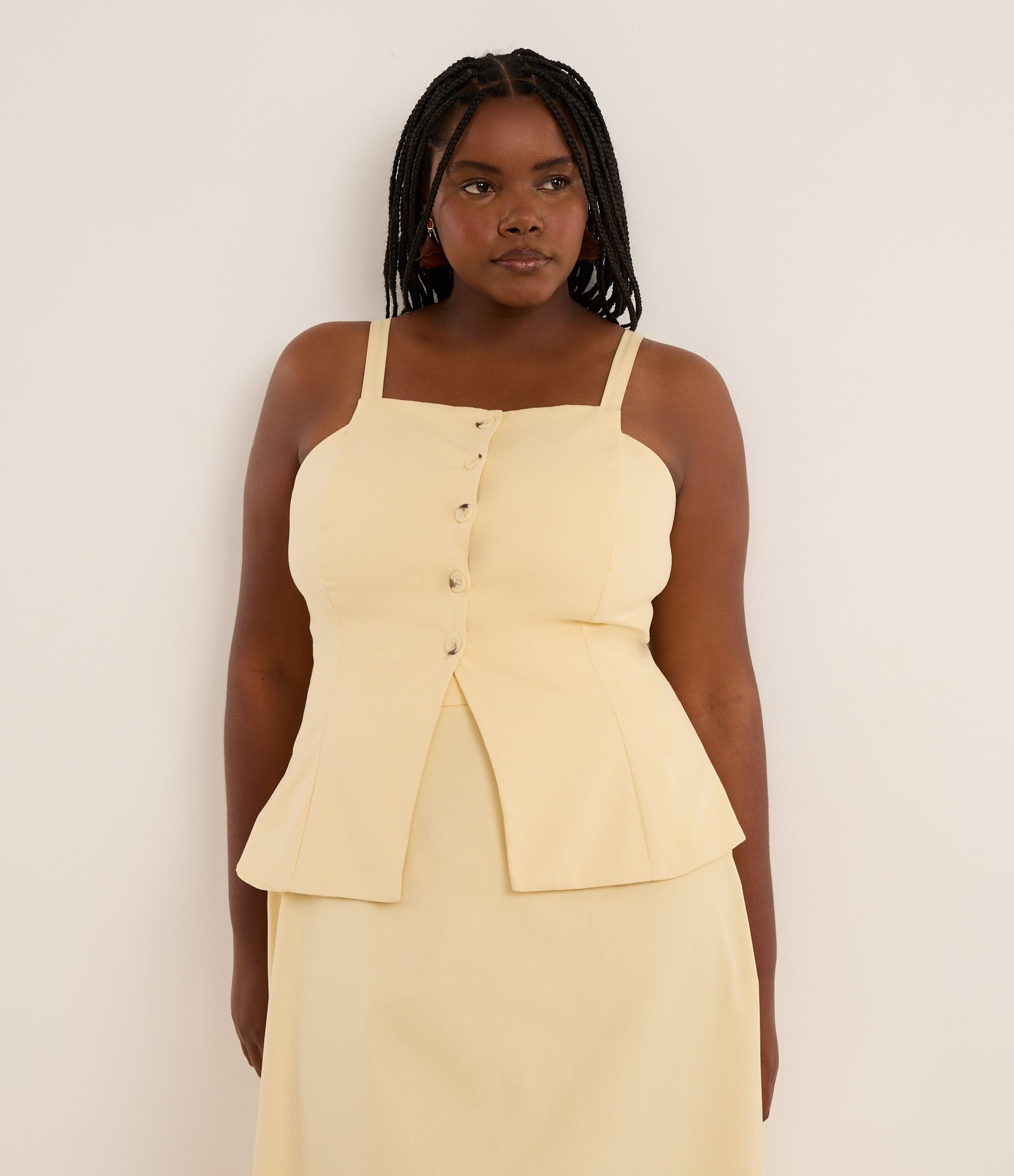 Blusa Regata Alongada em Sarja com Botões Curve & Plus Size Amarelo 1