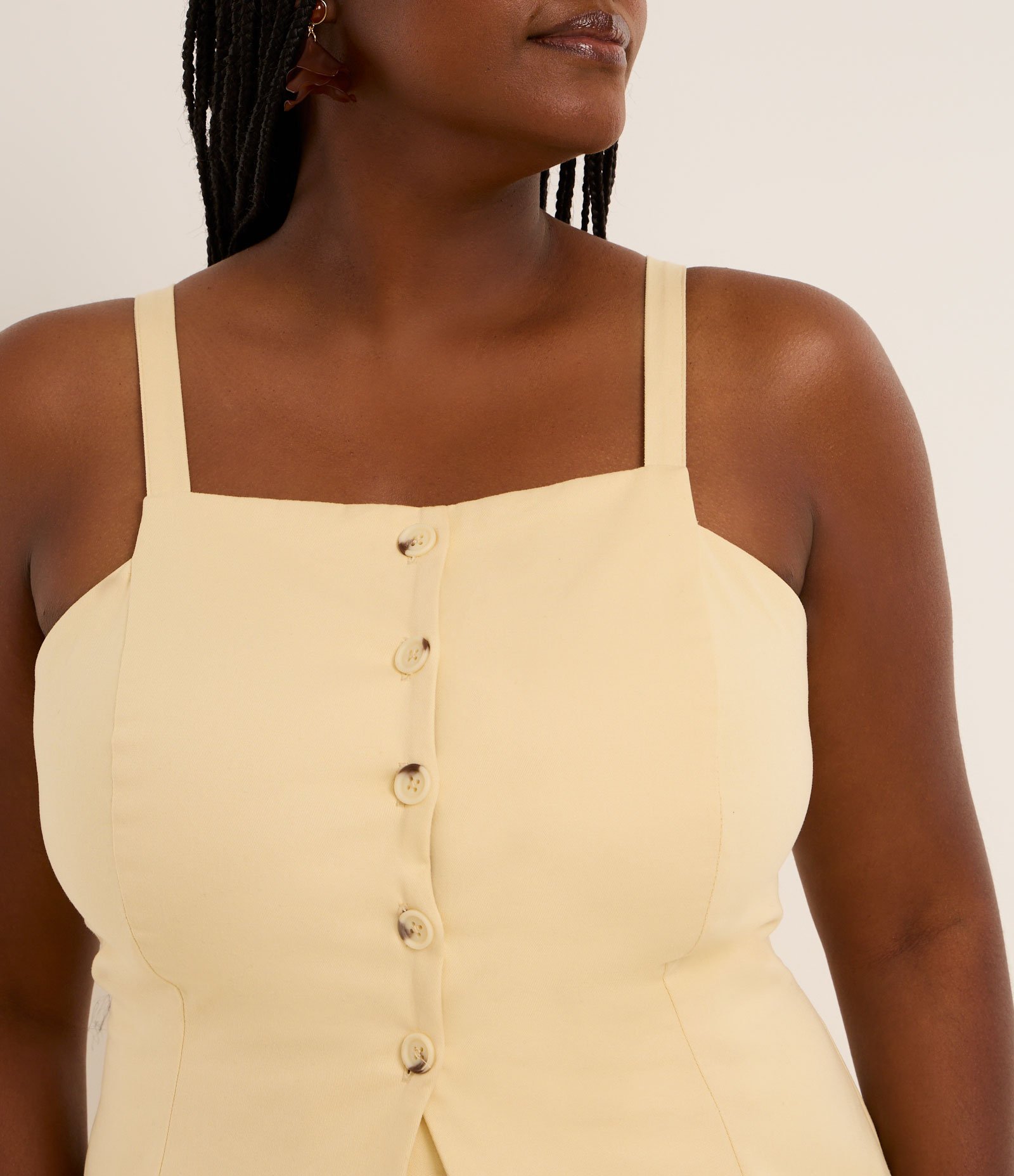 Blusa Regata Alongada em Sarja com Botões Curve & Plus Size Amarelo 3
