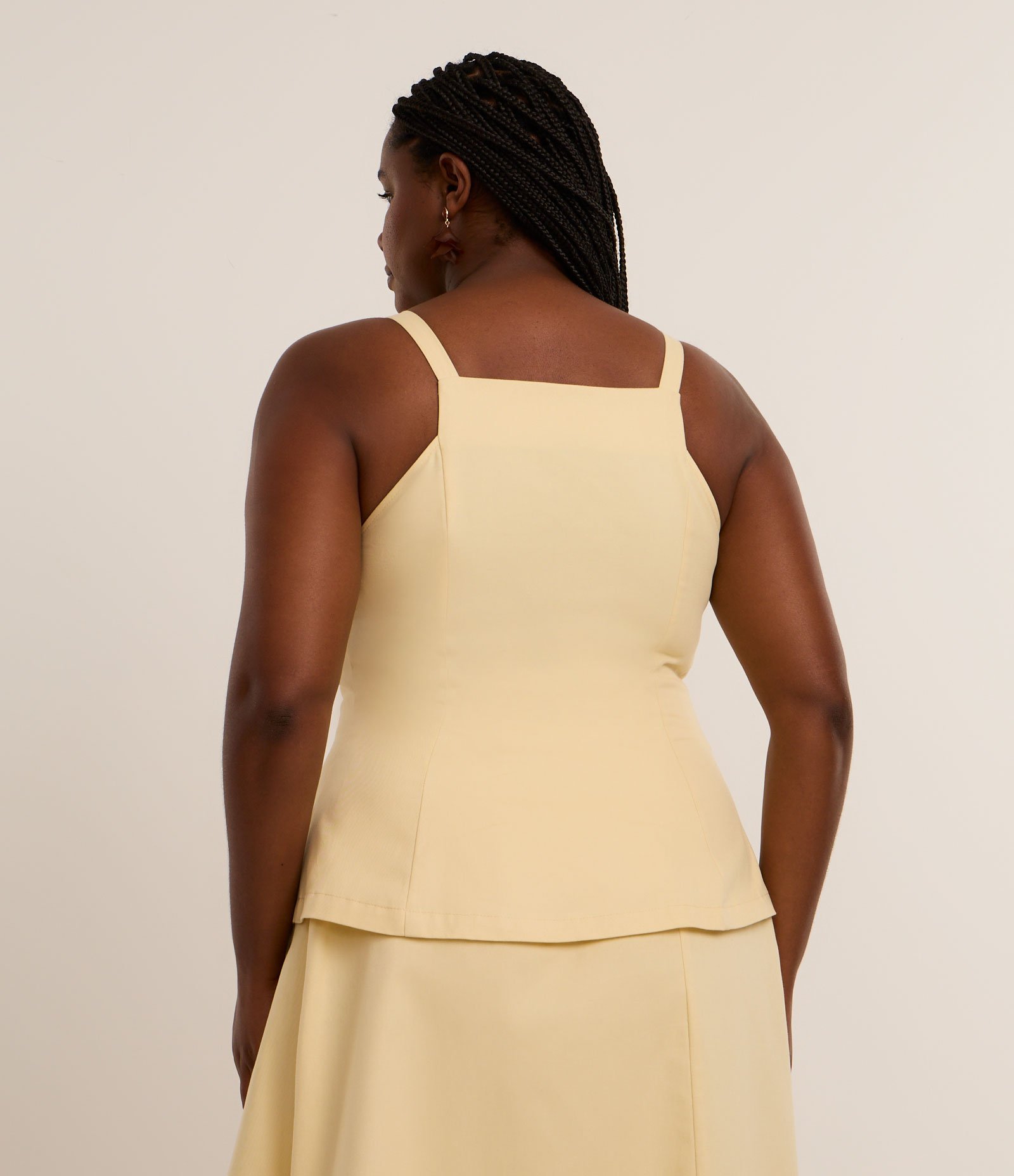 Blusa Regata Alongada em Sarja com Botões Curve & Plus Size Amarelo 4