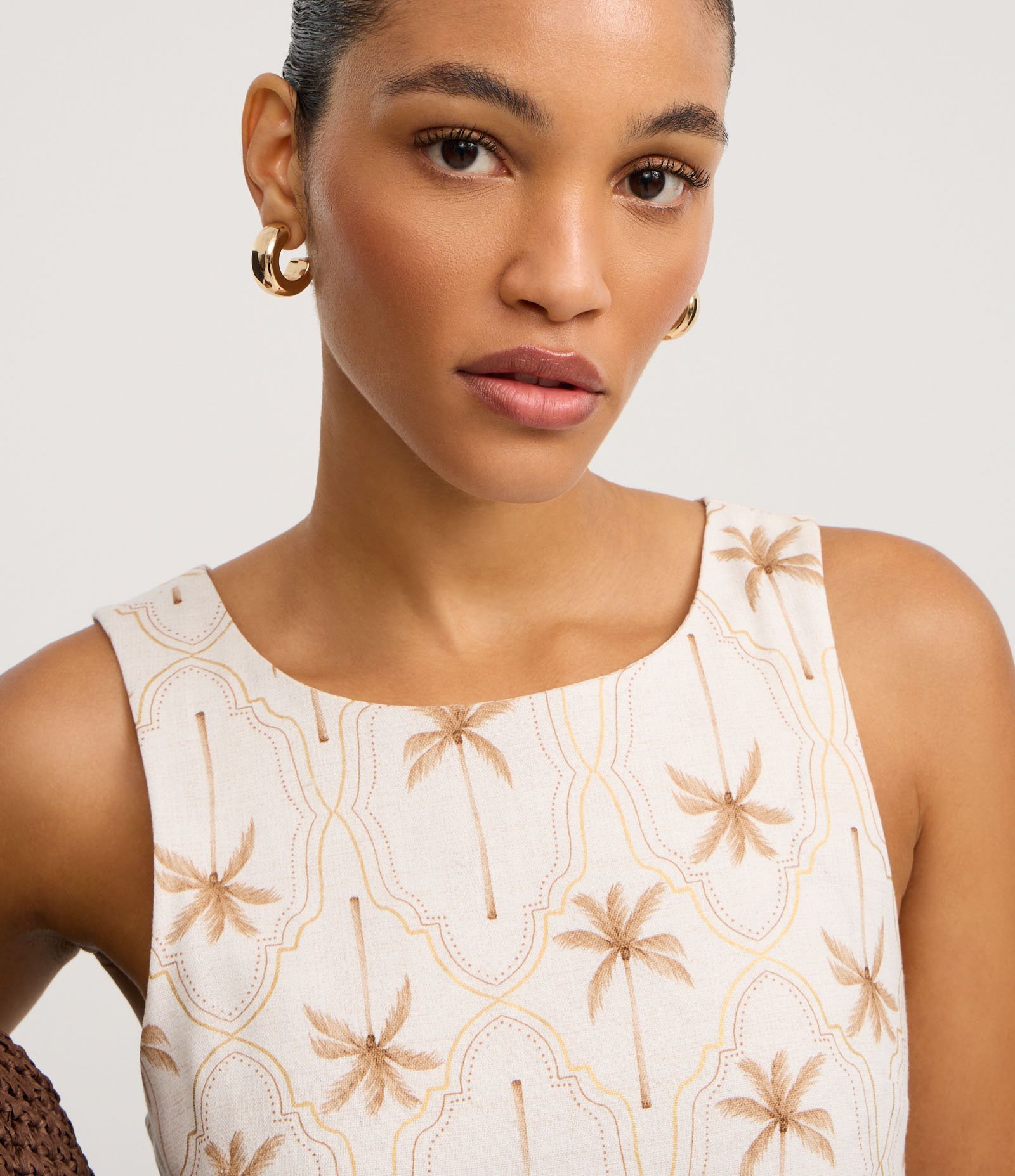 Vestido Curto em Viscolinho com Estampa Coqueiros e Foil Bege 3