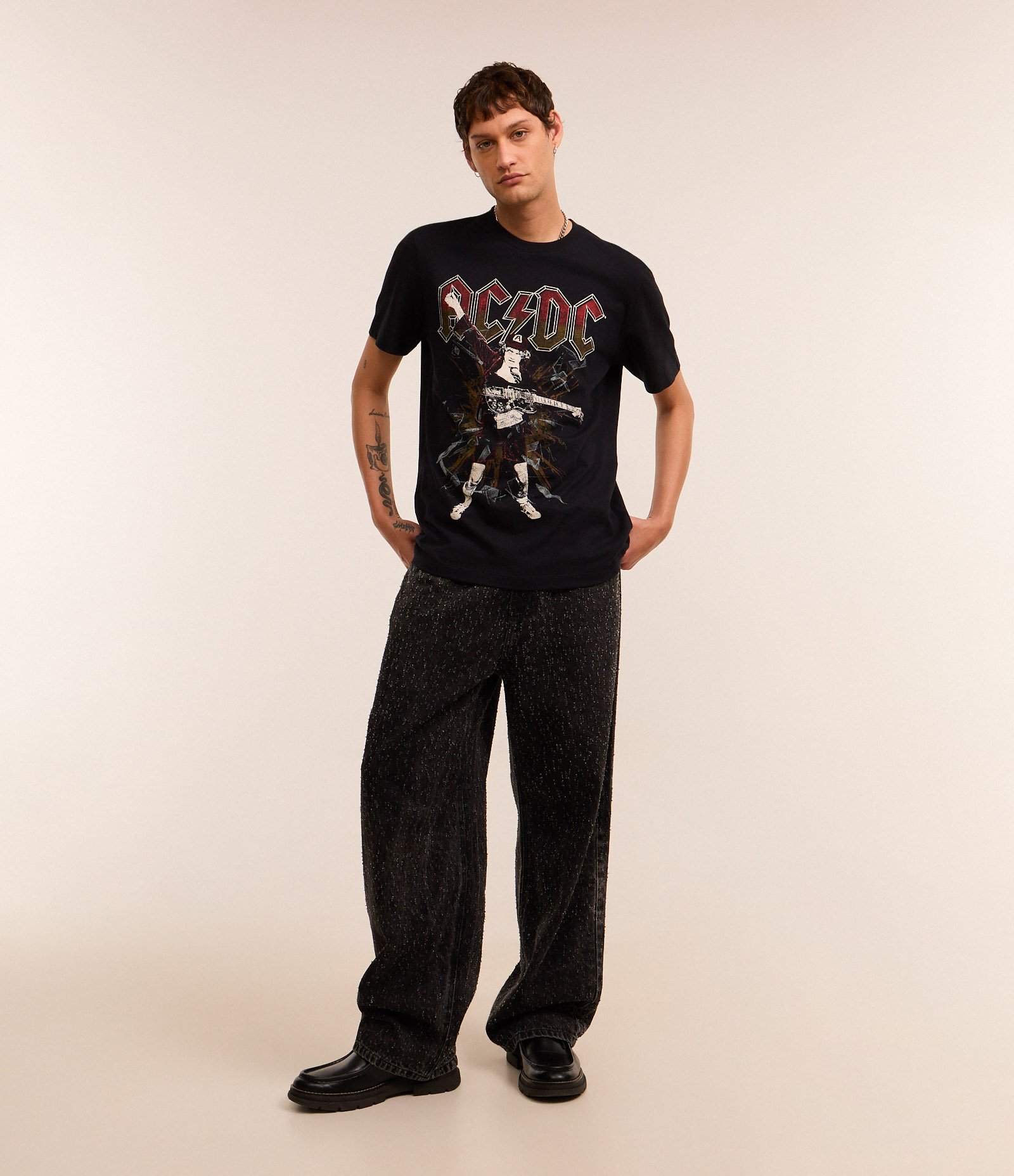 Camiseta Comfort em Algodão com Estampa AC/DC Preto 2