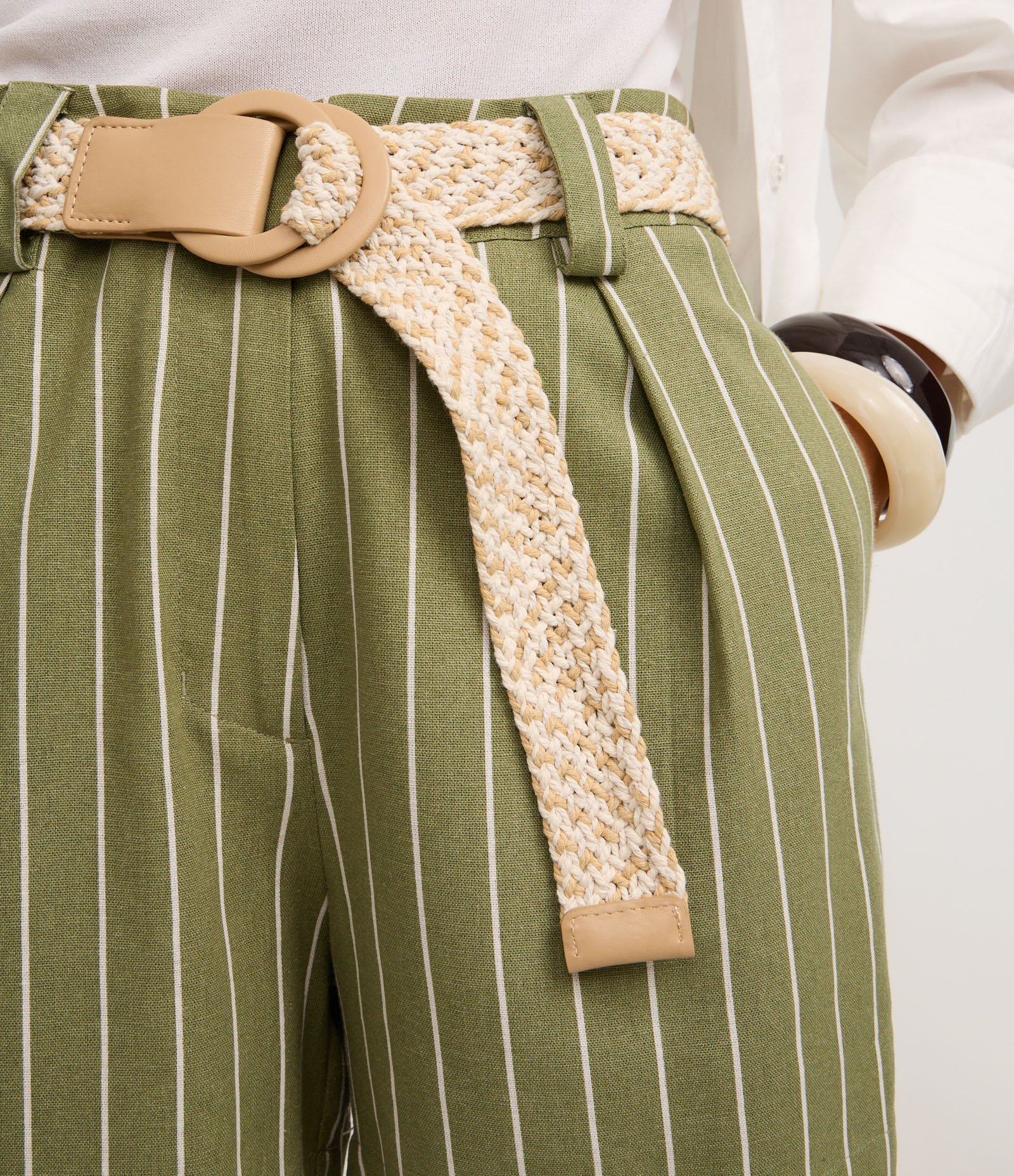Short Listrado em Viscose com Cinto Ráfia Verde 4