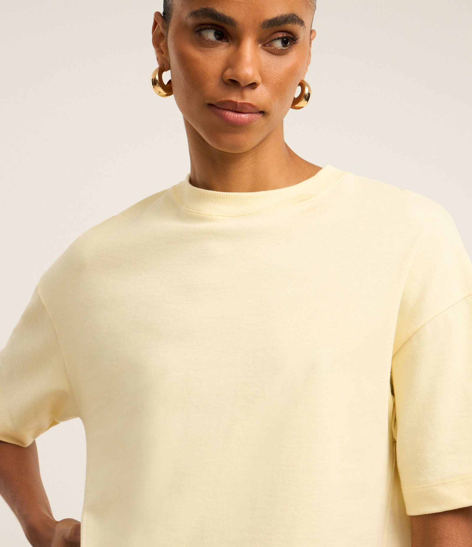 Blusa Oversized Básica em Malhão com Manga Curta Amarelo Claro 4