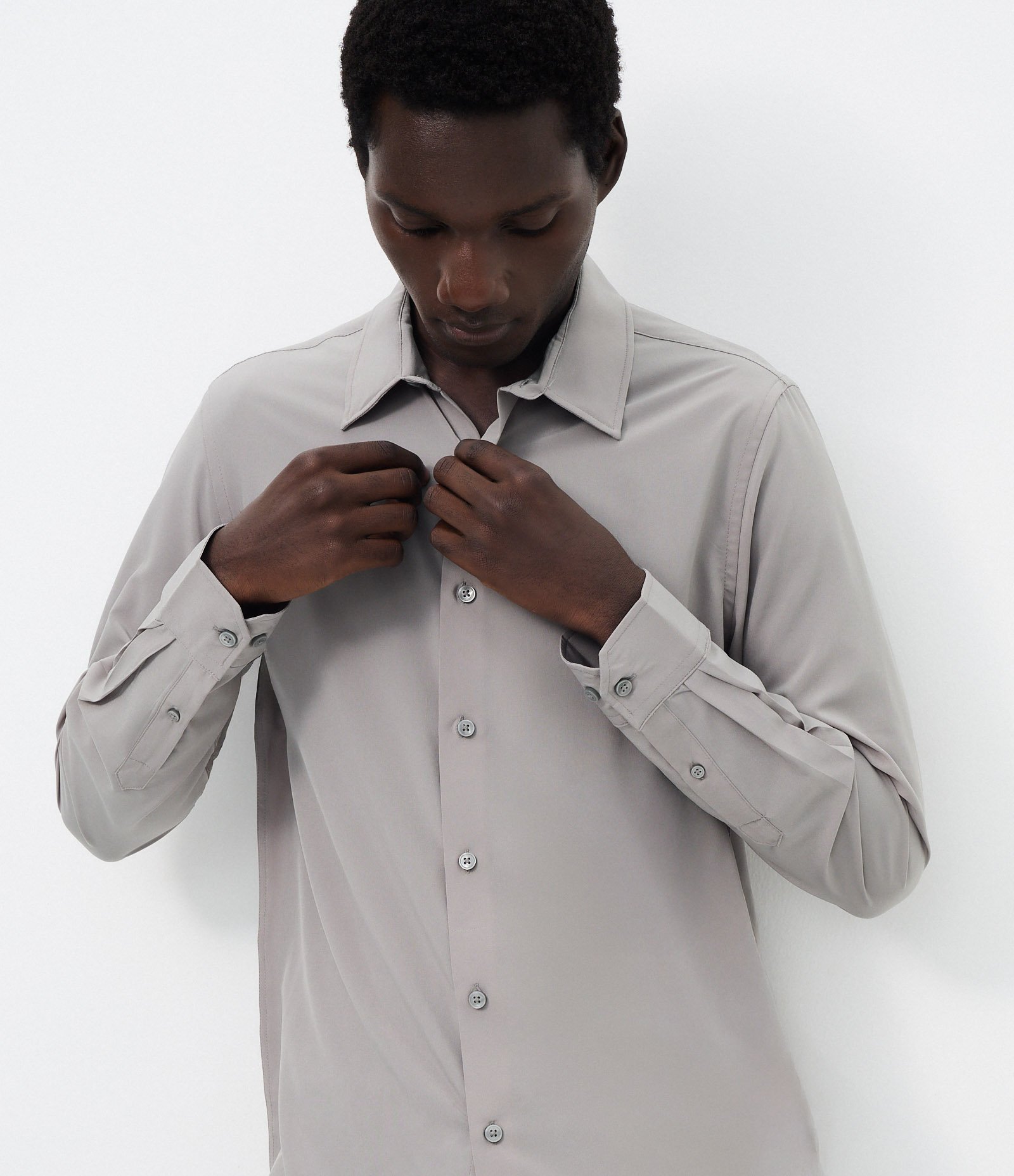 Camisa Ultraleve com Gola Clássica Cinza 3
