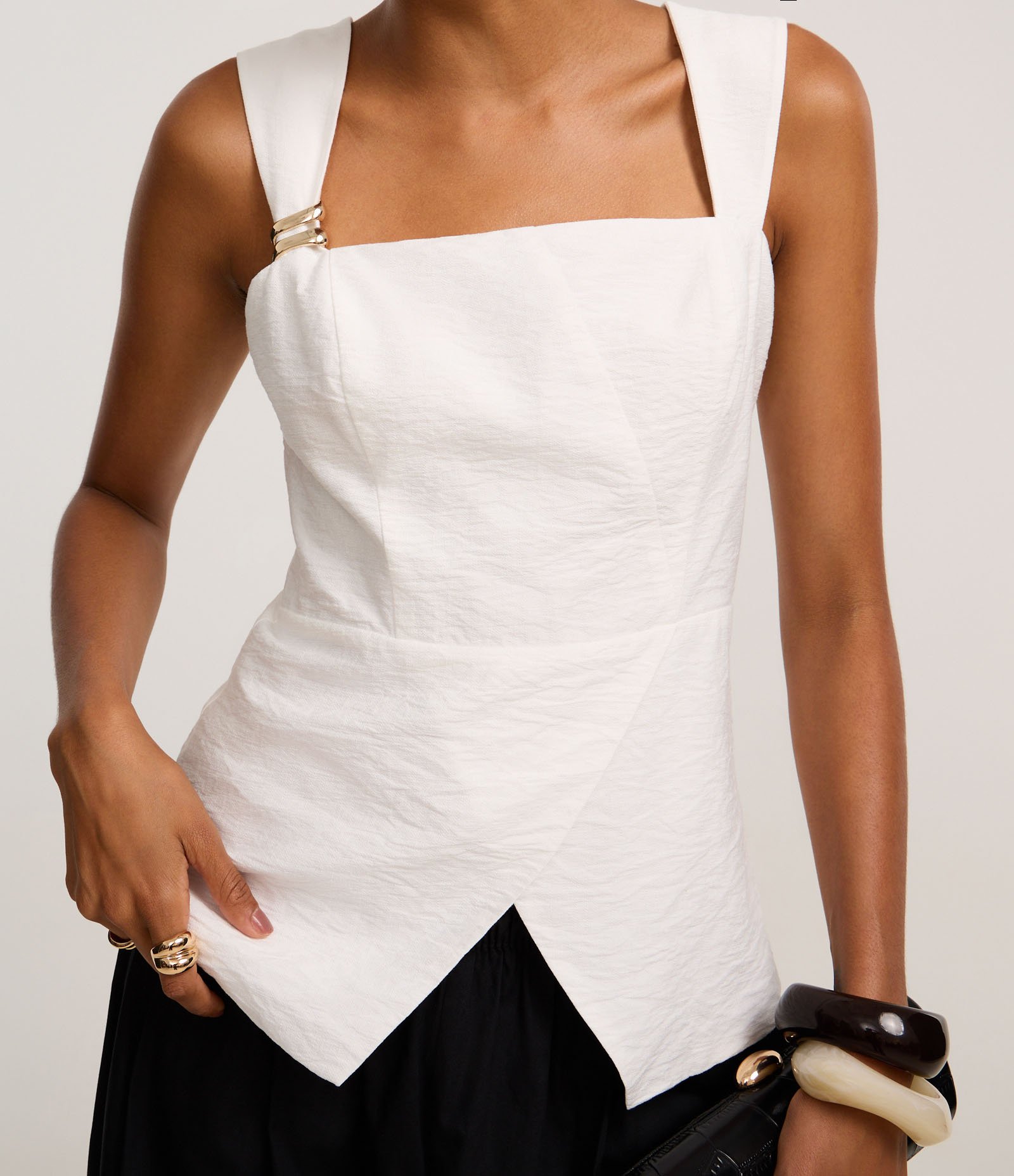 Blusa Peplum em Viscose com Aviamento na Alça e Transpasse Branco 4
