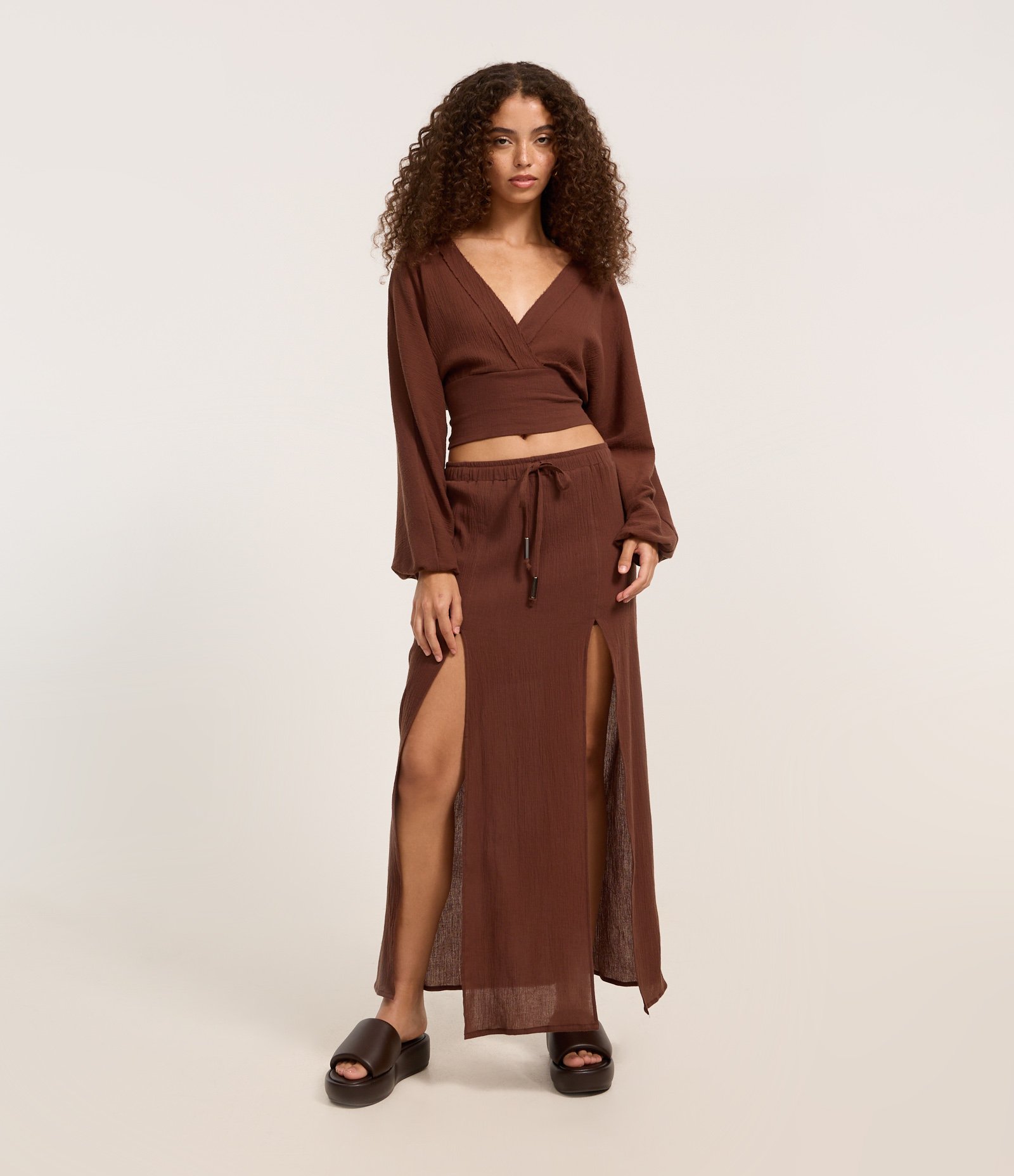 Saia Longa em Algodão com Fendas e Amarração no Cós Marrom 1