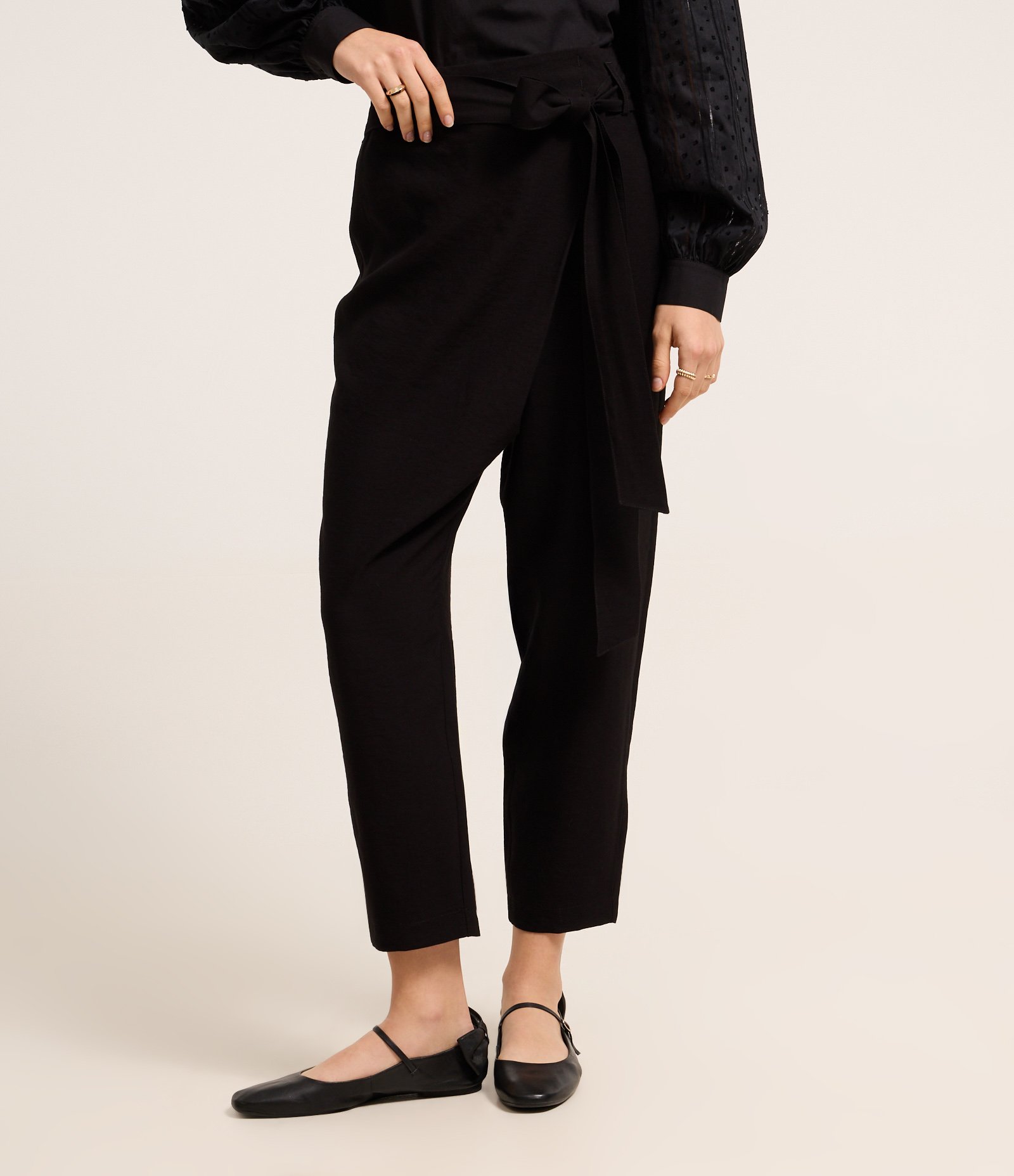 Calça Carrot em Alfaiataria com Amarração Lateral Preto 1