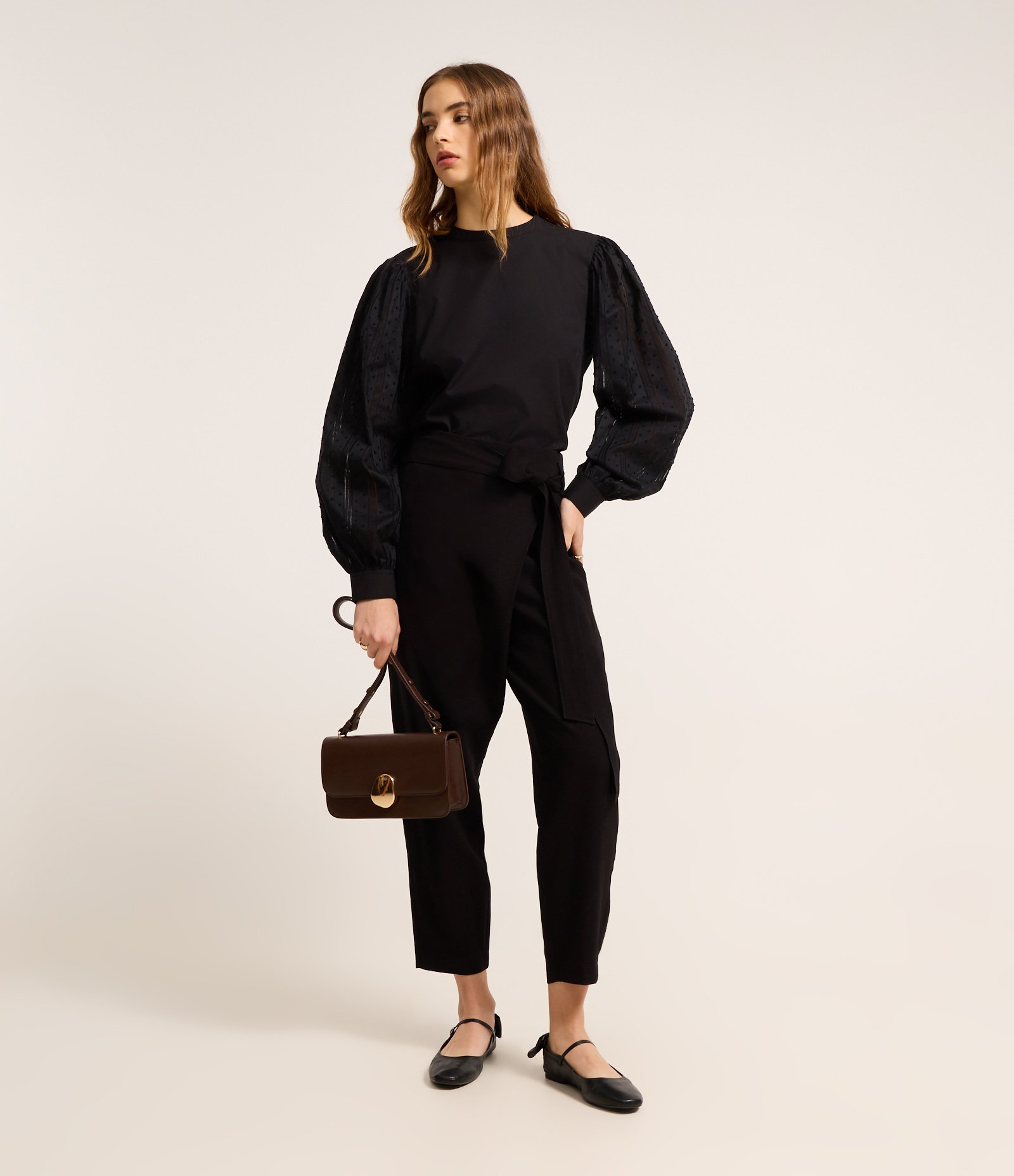 Calça Carrot em Alfaiataria com Amarração Lateral Preto 2