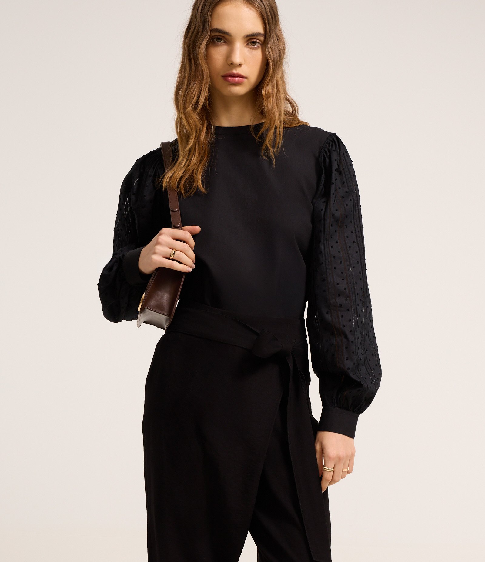 Calça Carrot em Alfaiataria com Amarração Lateral Preto 4