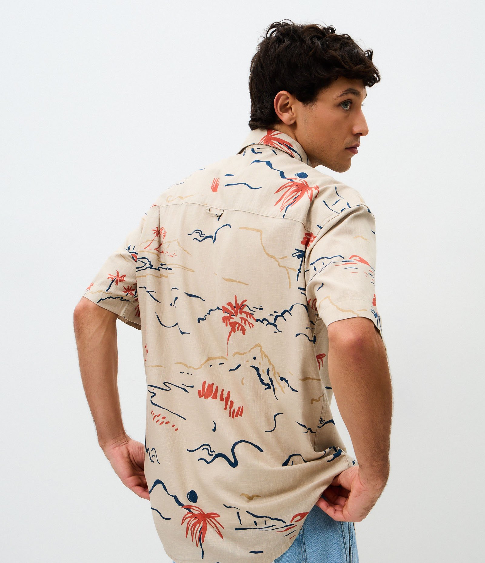 Camisa Relaxed em Algodão Tecido Diferenciado com Estampa Fil a Fil Abstrata Palmeira Bege 3