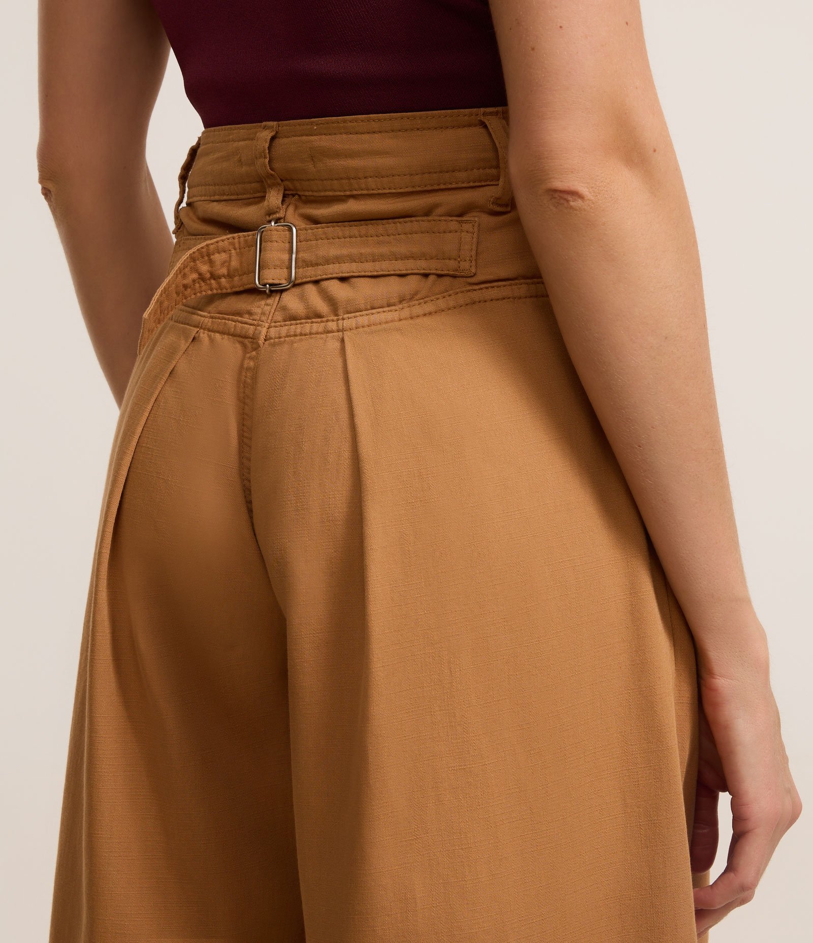 Calça Clochard em Sarja com Bolsos Amplos Marrom 3