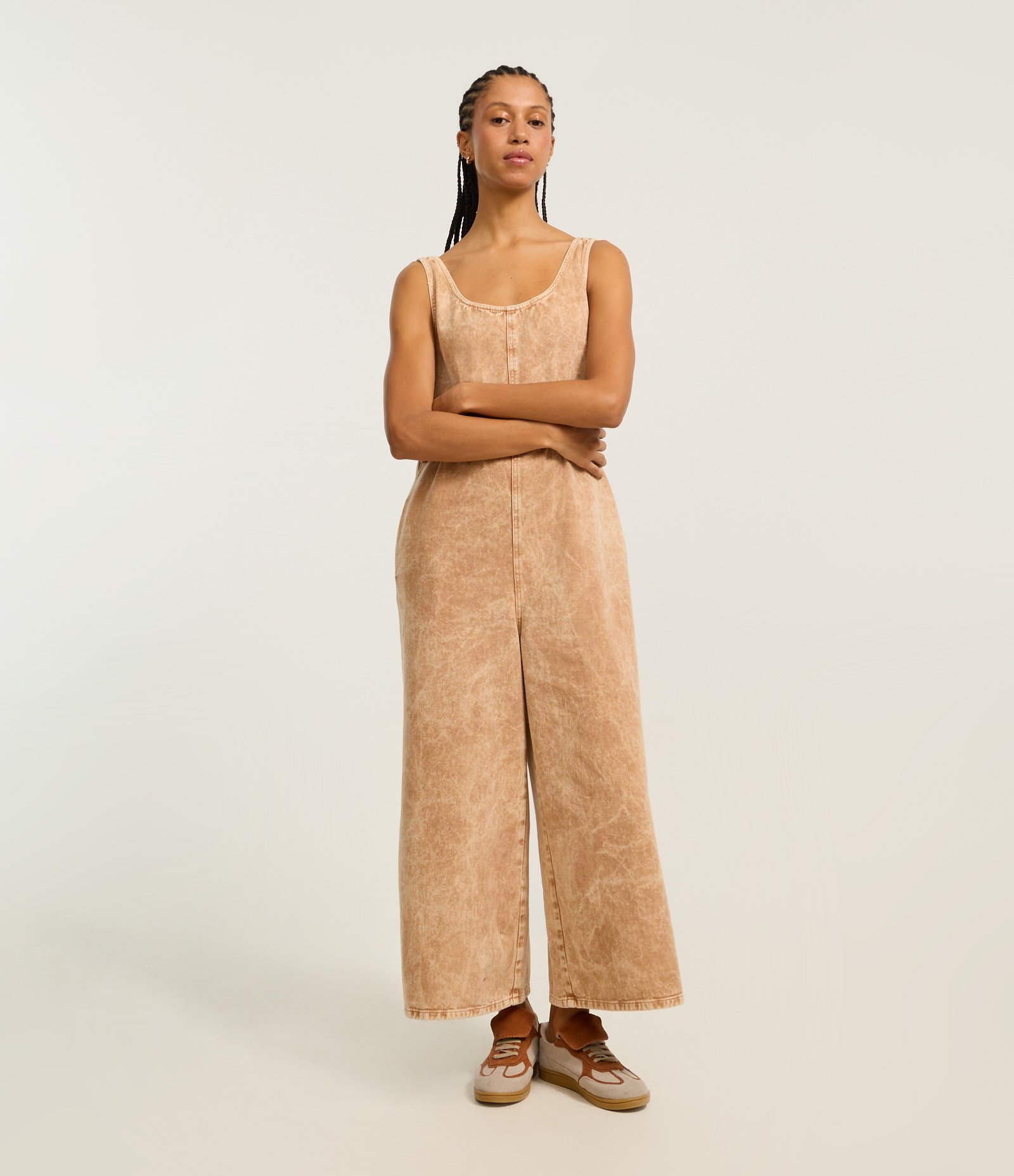 Macacão Reto em Sarja com Efeito Manchado Bege 1