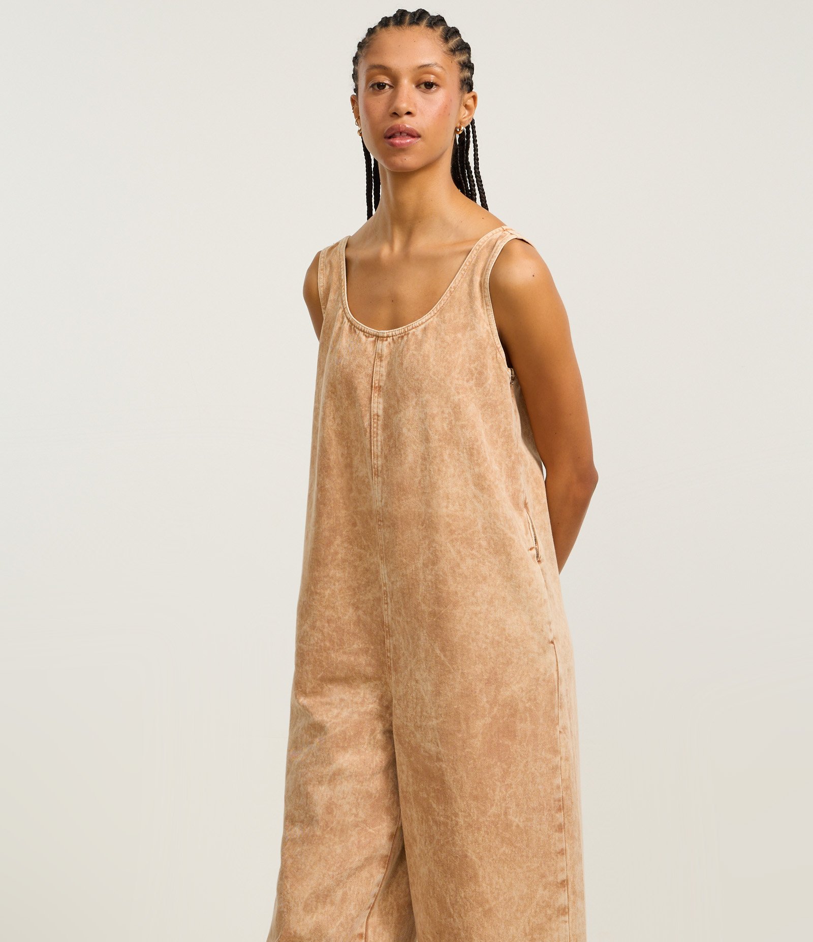 Macacão Reto em Sarja com Efeito Manchado Bege 2