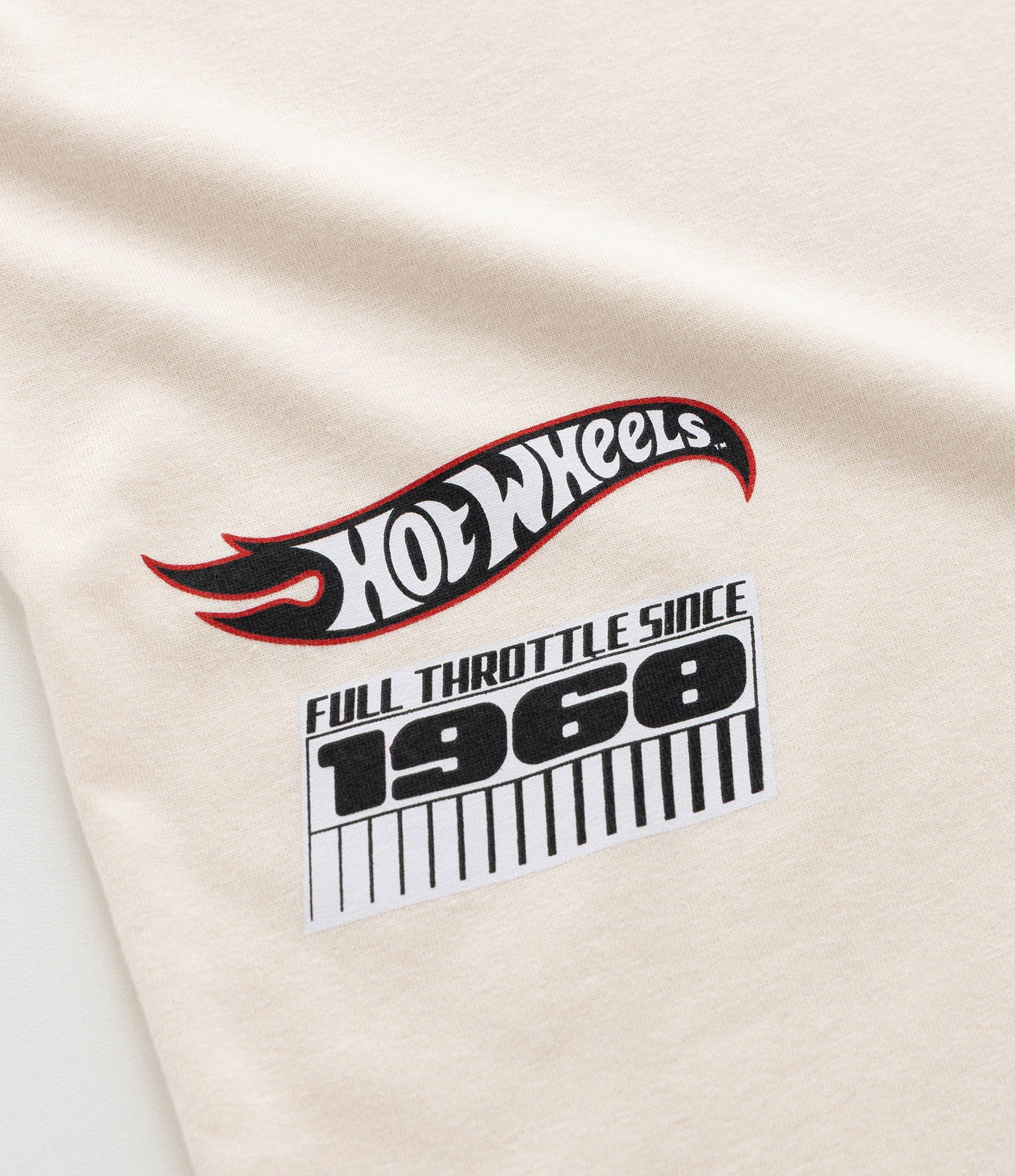 Camiseta Infantil com Luvinhas e Estampa Hot Wheels - Tam 3 a 10 Anos Bege 6