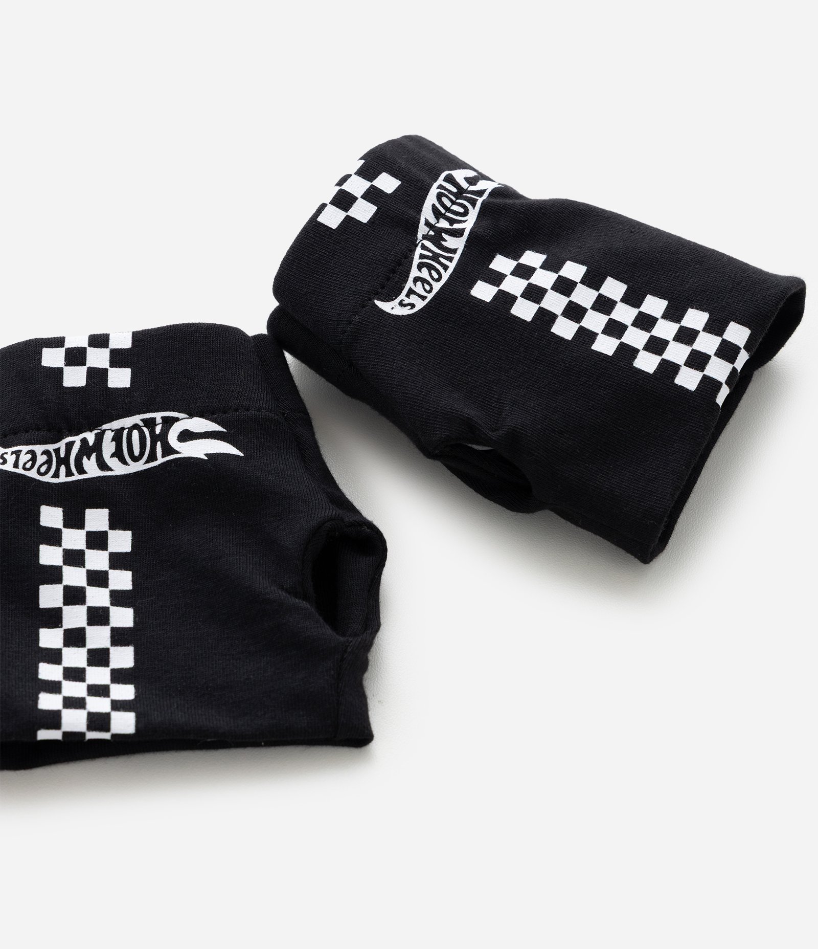 Camiseta Infantil com Luvinhas e Estampa Hot Wheels - Tam 3 a 10 Anos Bege 7