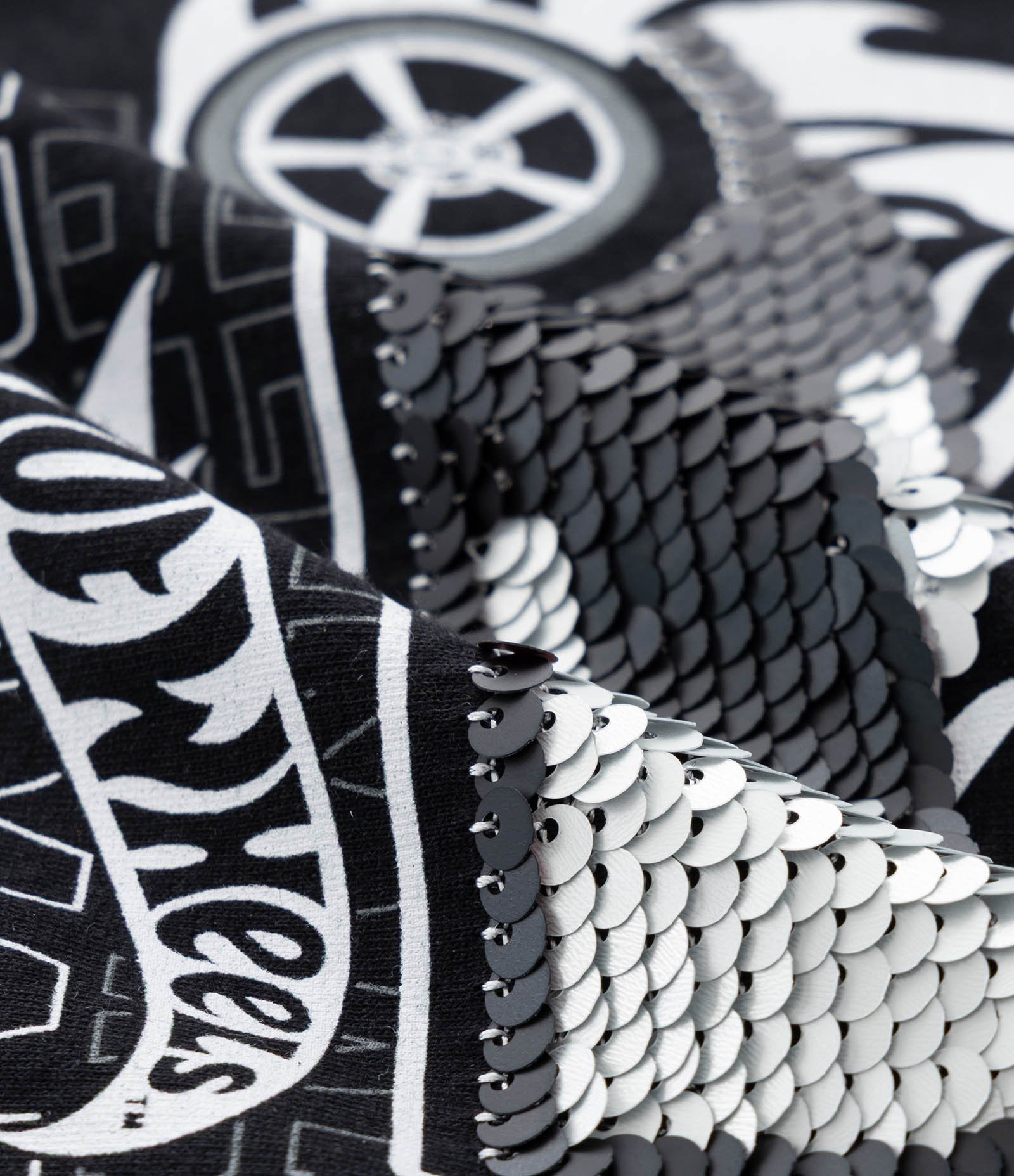 Camiseta Infantil com Estampa Hot Wheels Interativa em Paetê - Tam 4 a 10 anos Preto 4