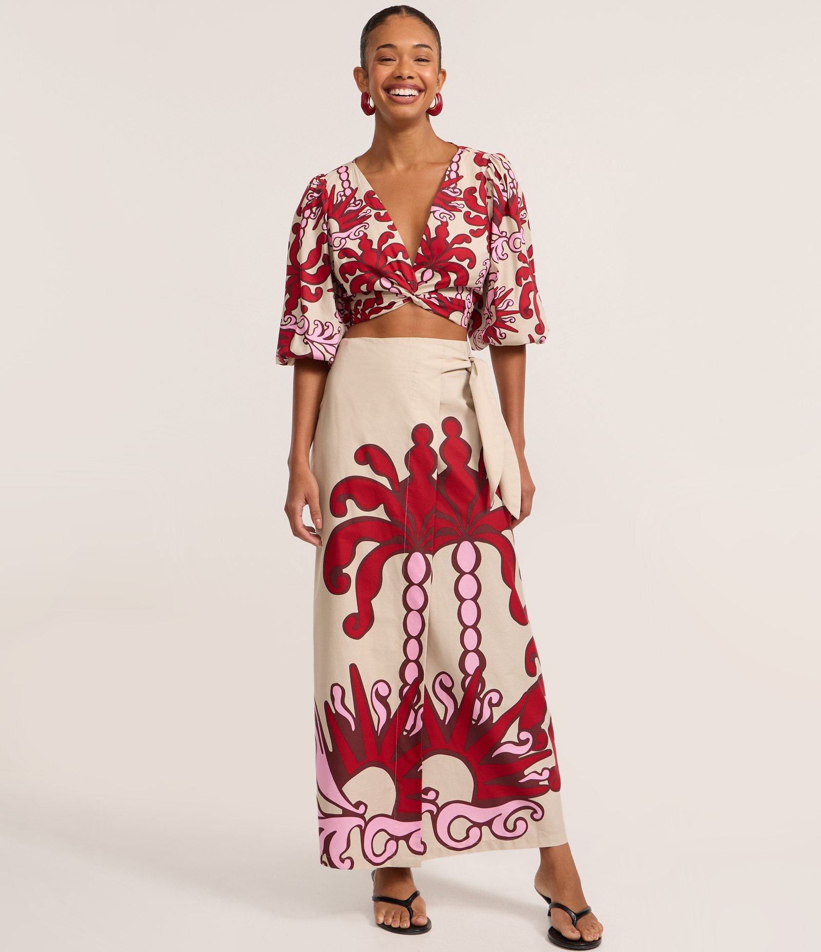 Blusa Cropped em Tricoline com Manga 3/4 e Estampa Arabesco Bege/Vermelho 2