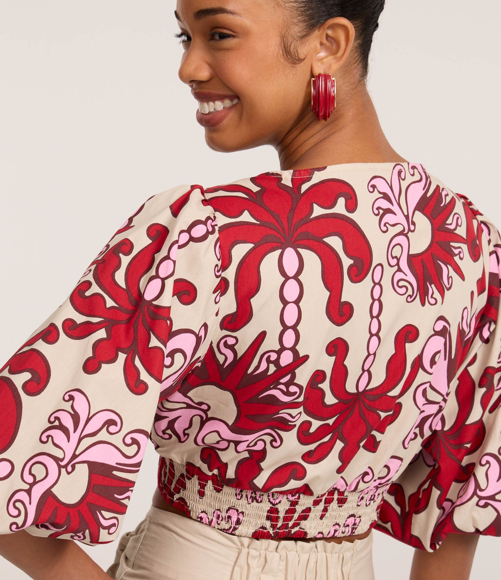 Blusa Cropped em Tricoline com Manga 3/4 e Estampa Arabesco Bege/Vermelho 5